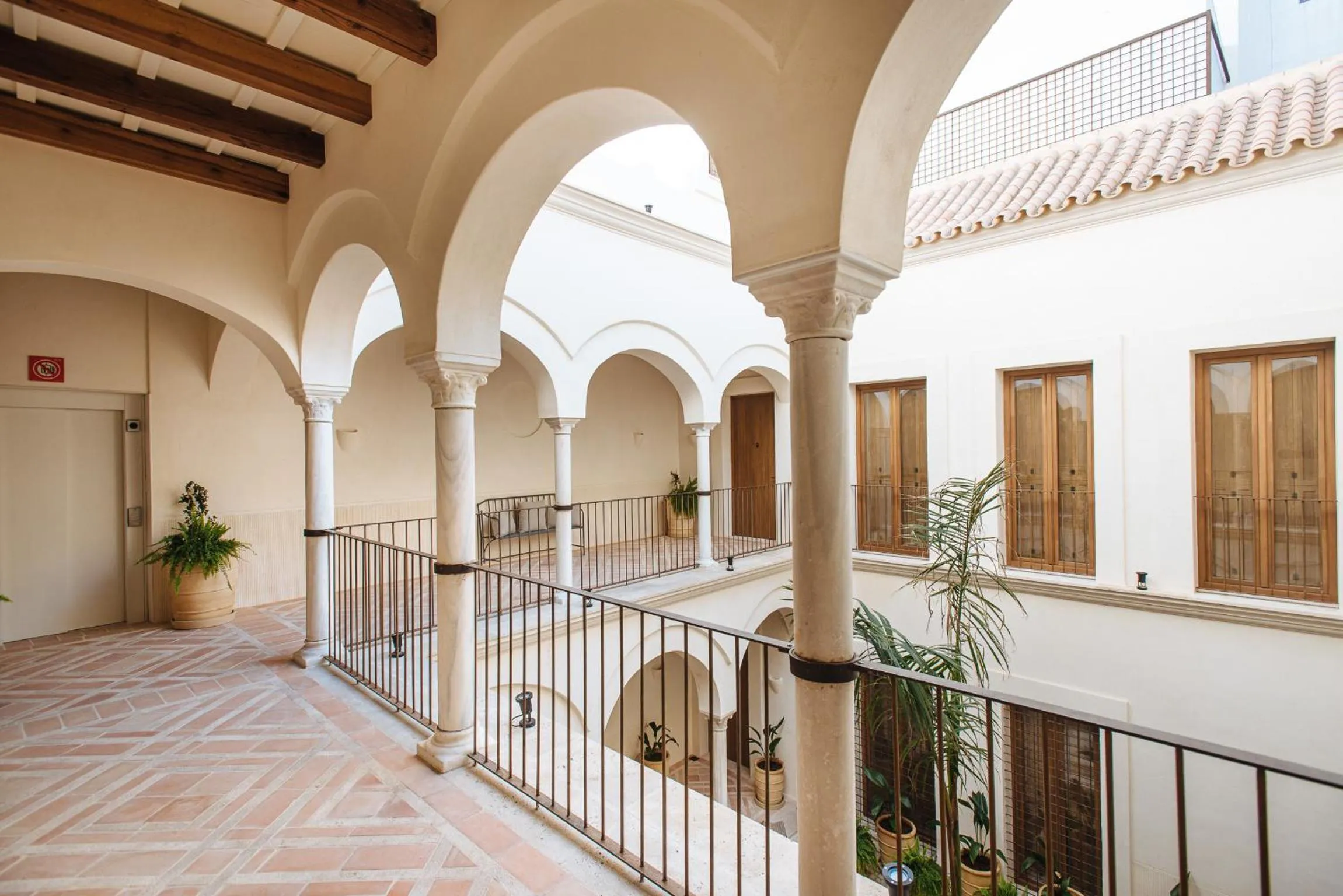 Property building in Casa del Rey Sabio