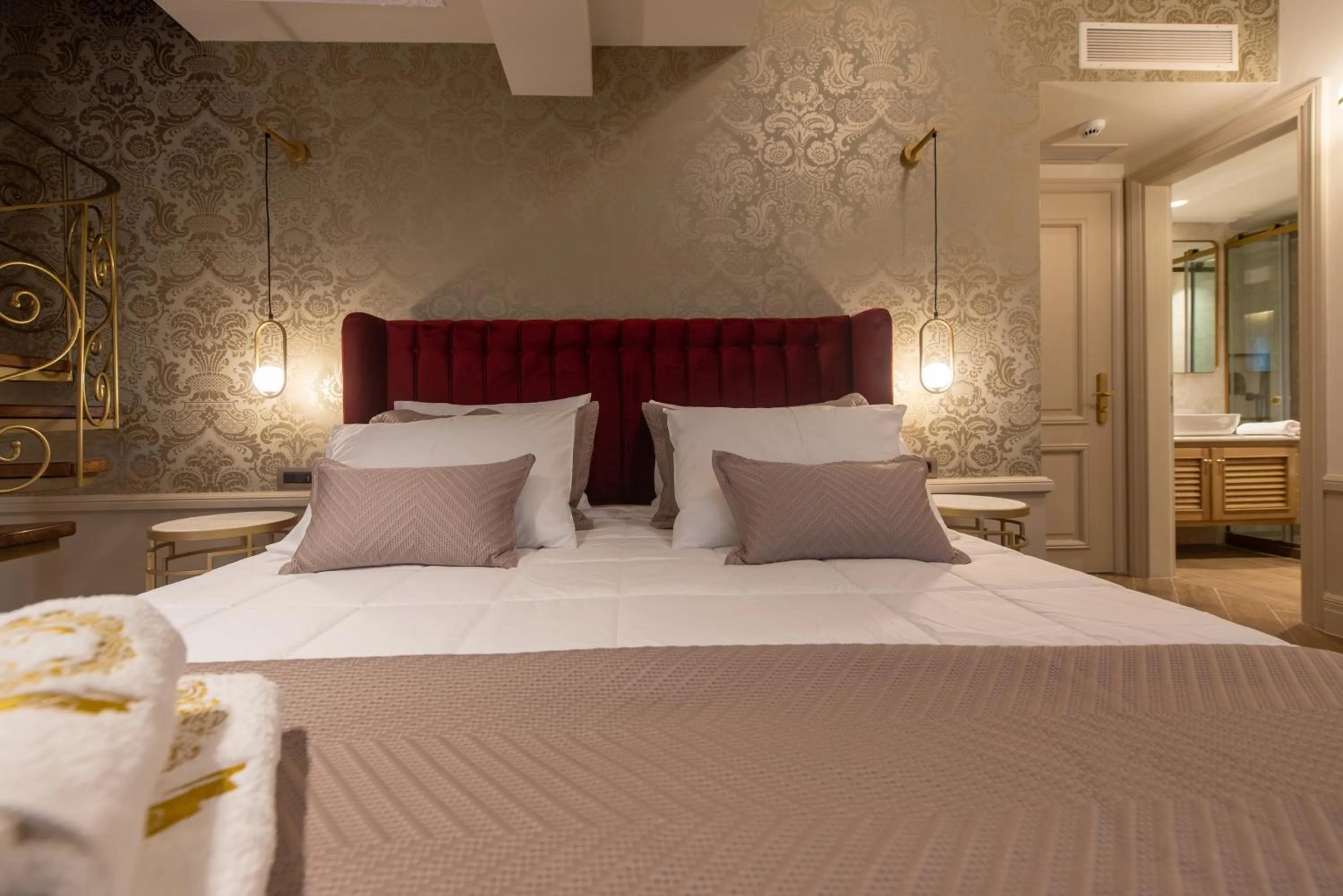 Bed in Capolavoro Suites