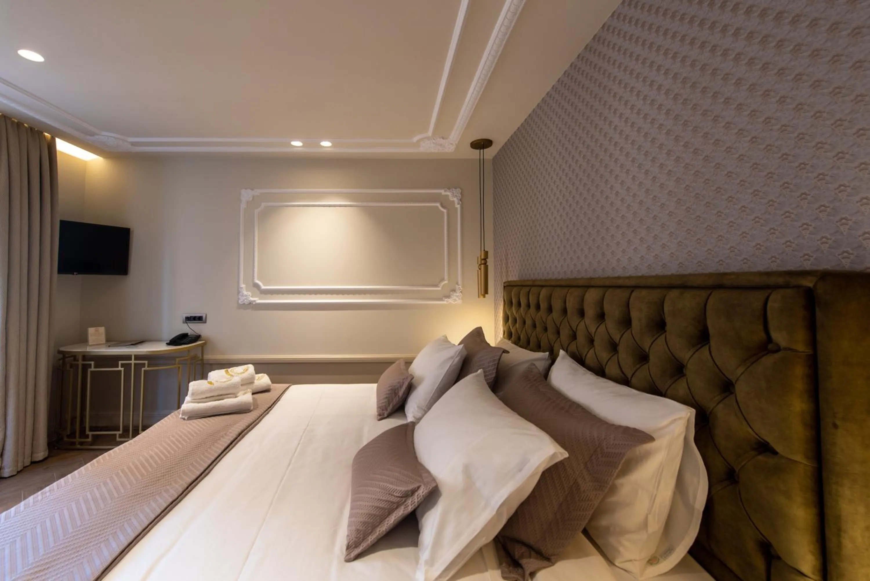 Photo of the whole room, Bed in Capolavoro Suites