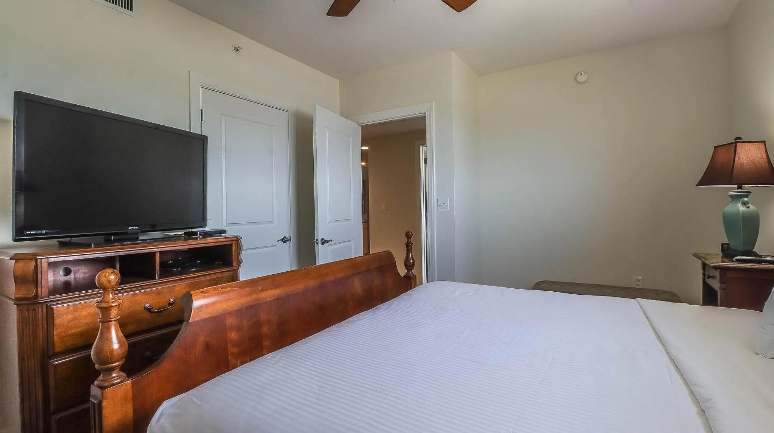 Bed in Sea Breeze 601