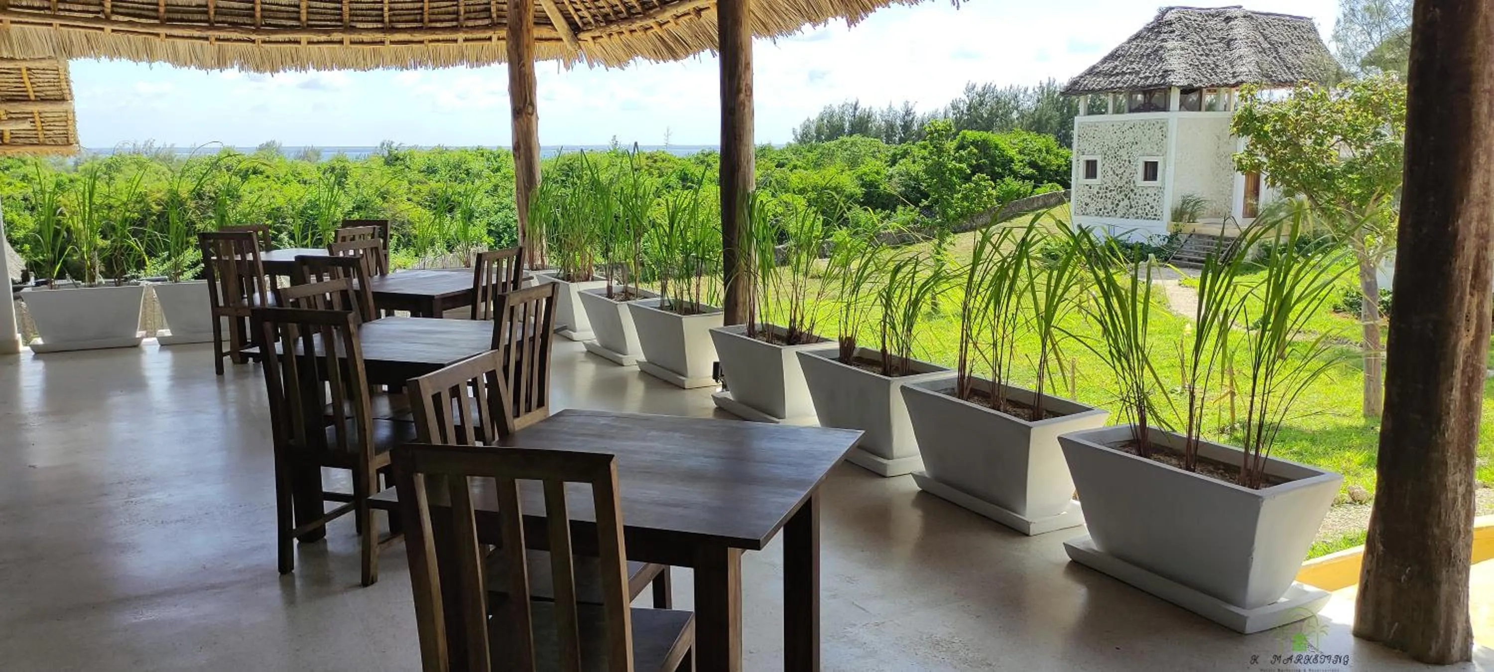 Restaurant/places to eat in Amani Villas Nature Retreat
