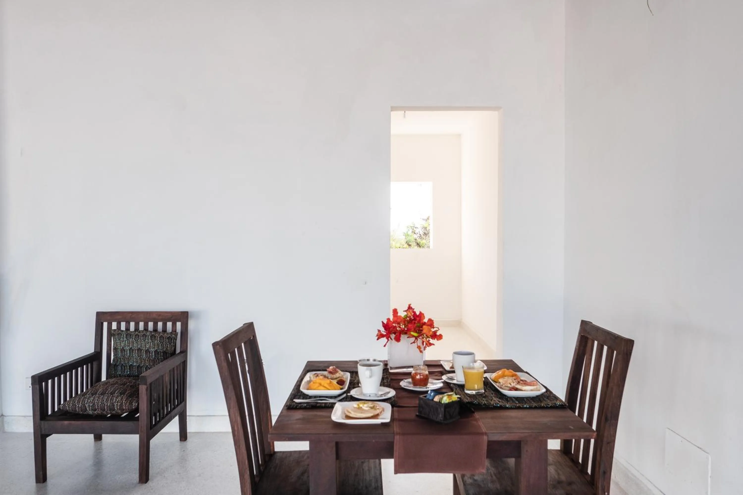 Dining area in Amani Villas Nature Retreat