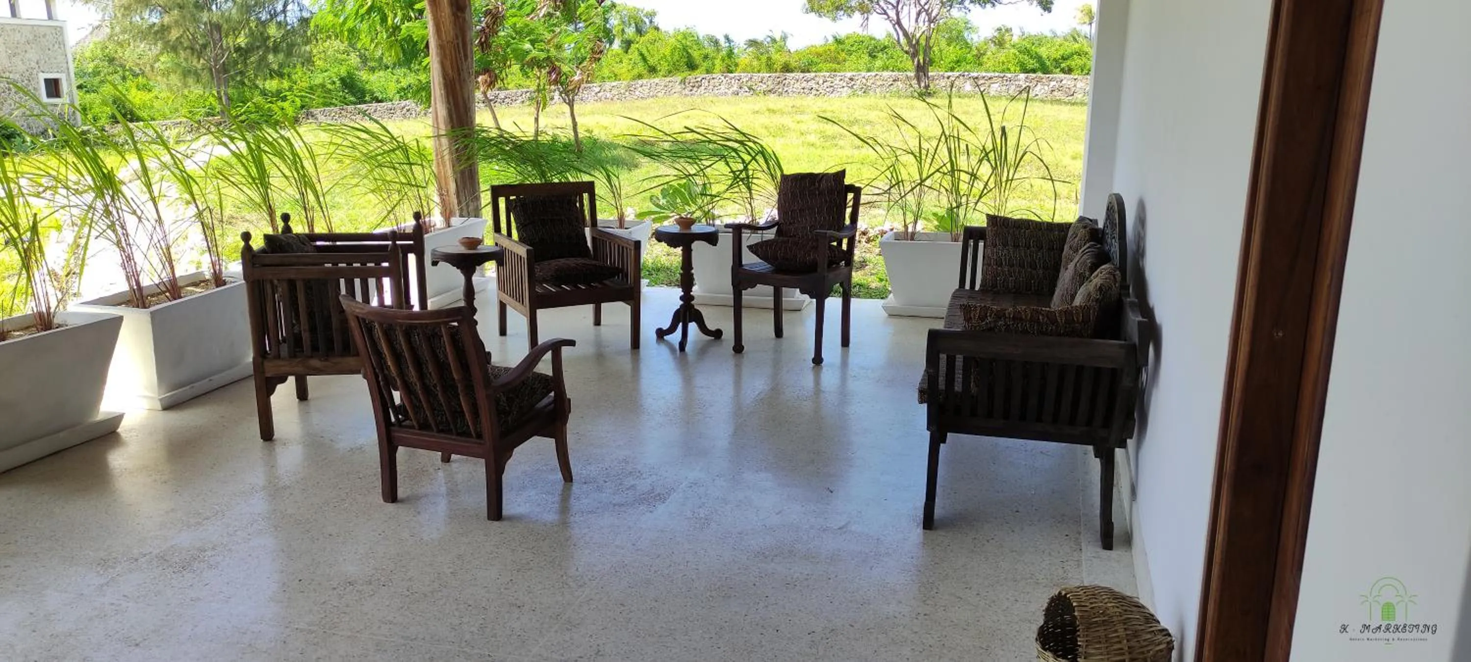 Restaurant/places to eat in Amani Villas Nature Retreat