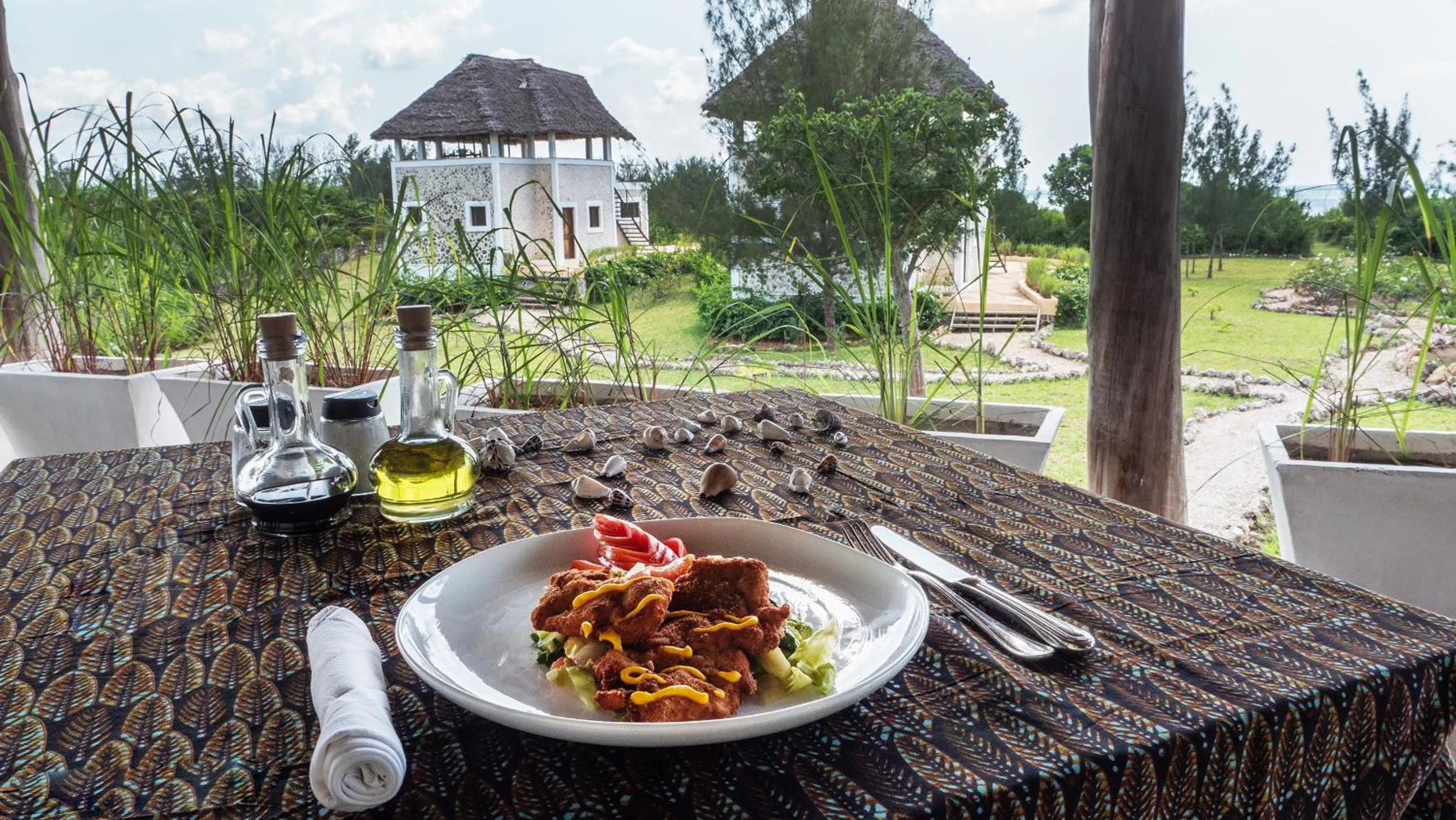 Food and drinks in Amani Villas Nature Retreat