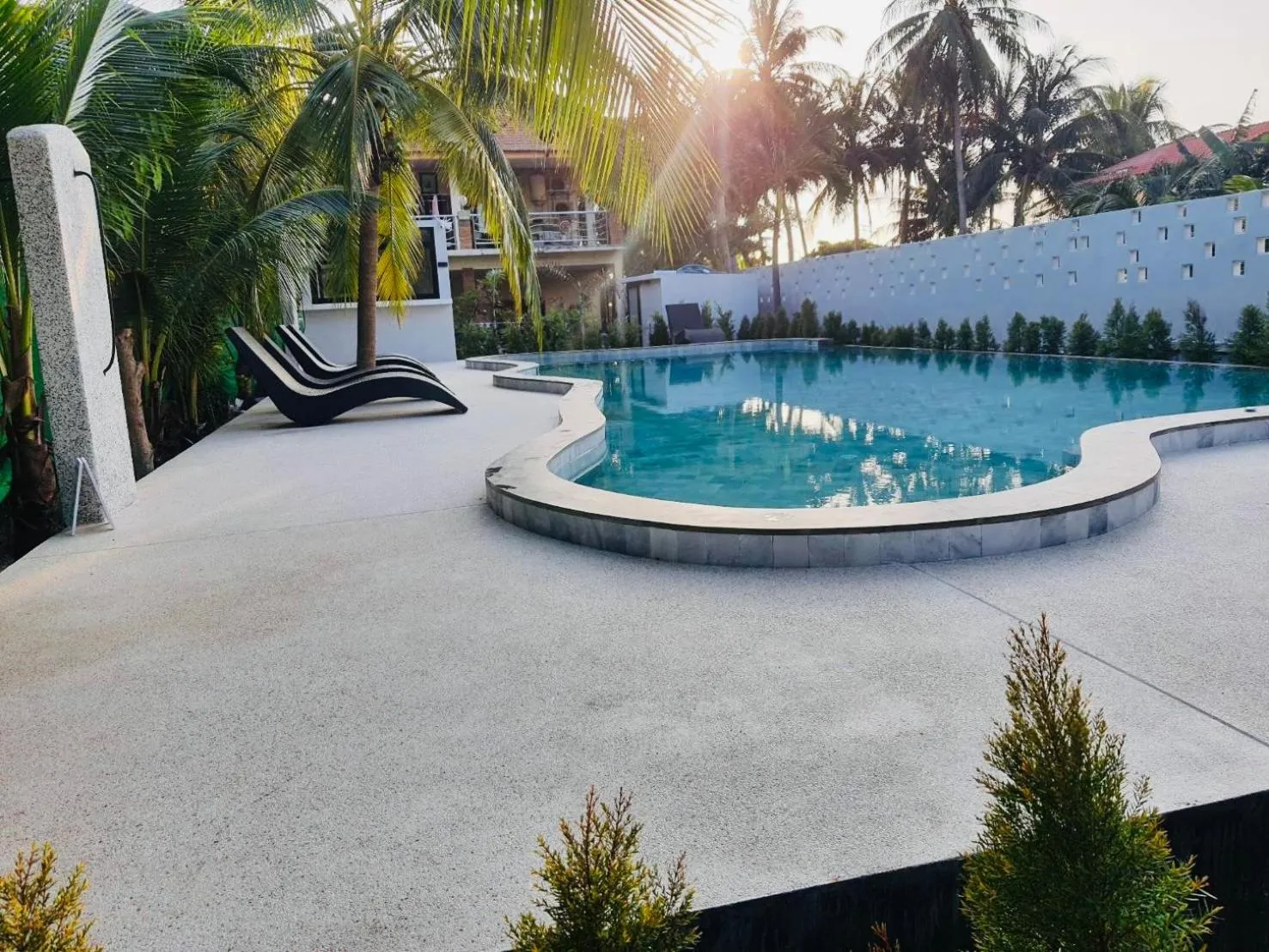 Swimming pool in Family House Resort, Haad Rin