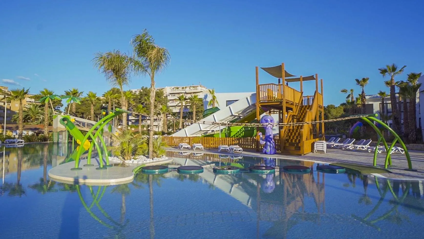 Aqua park in Alannia Salou