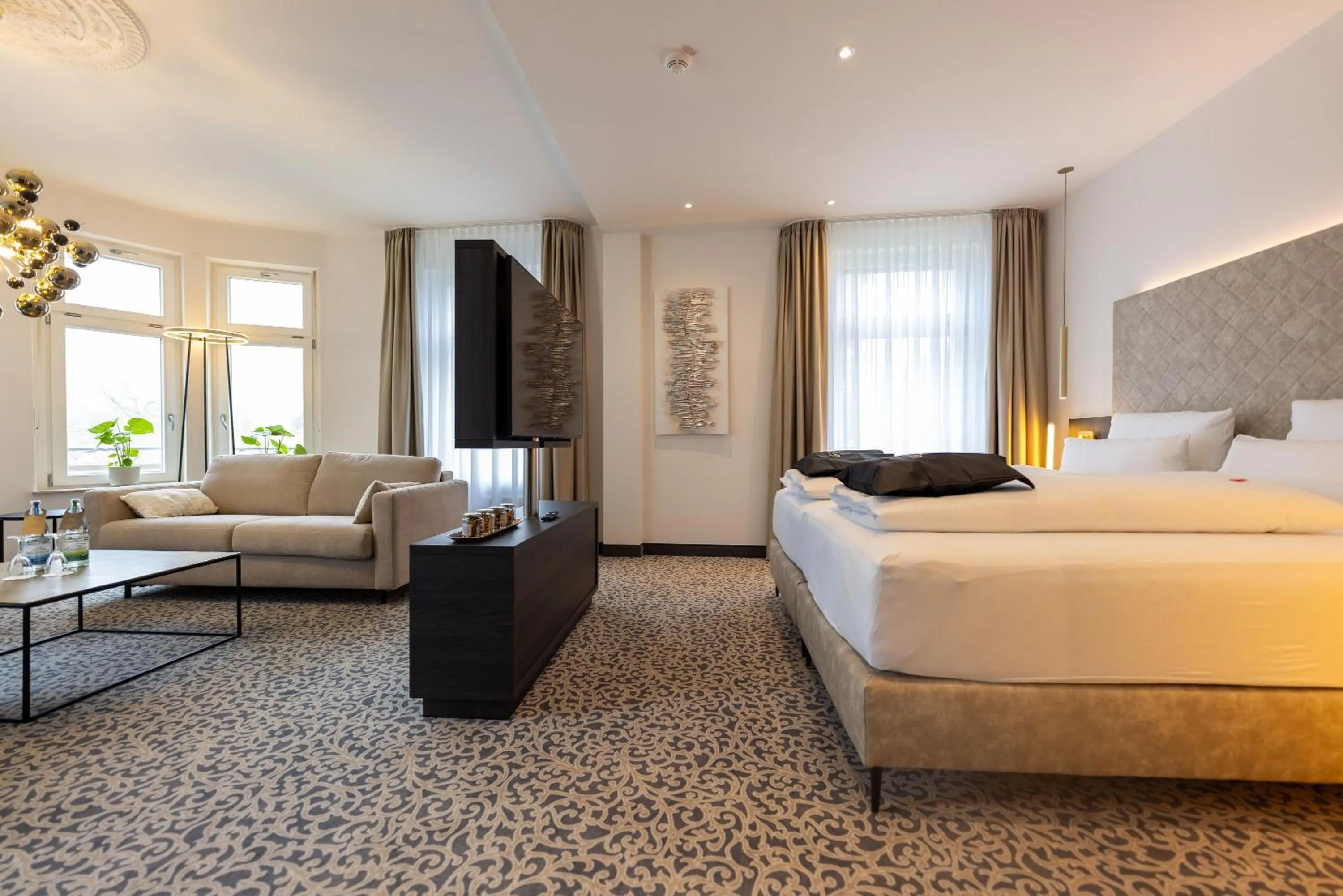 Photo of the whole room, Bed in Kaiserhof Victoria