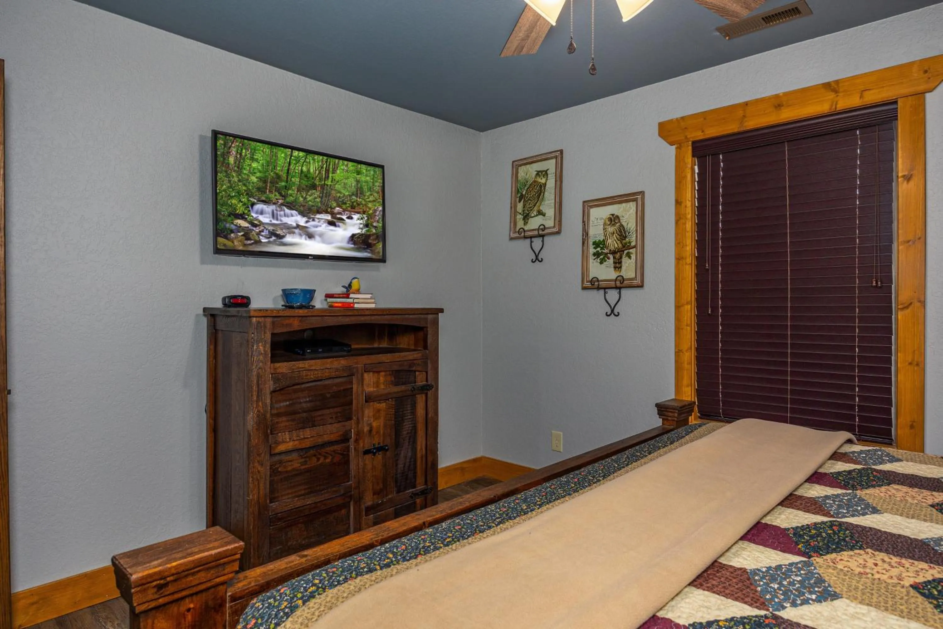 Mountain Sunrise Pool Cottage chalet