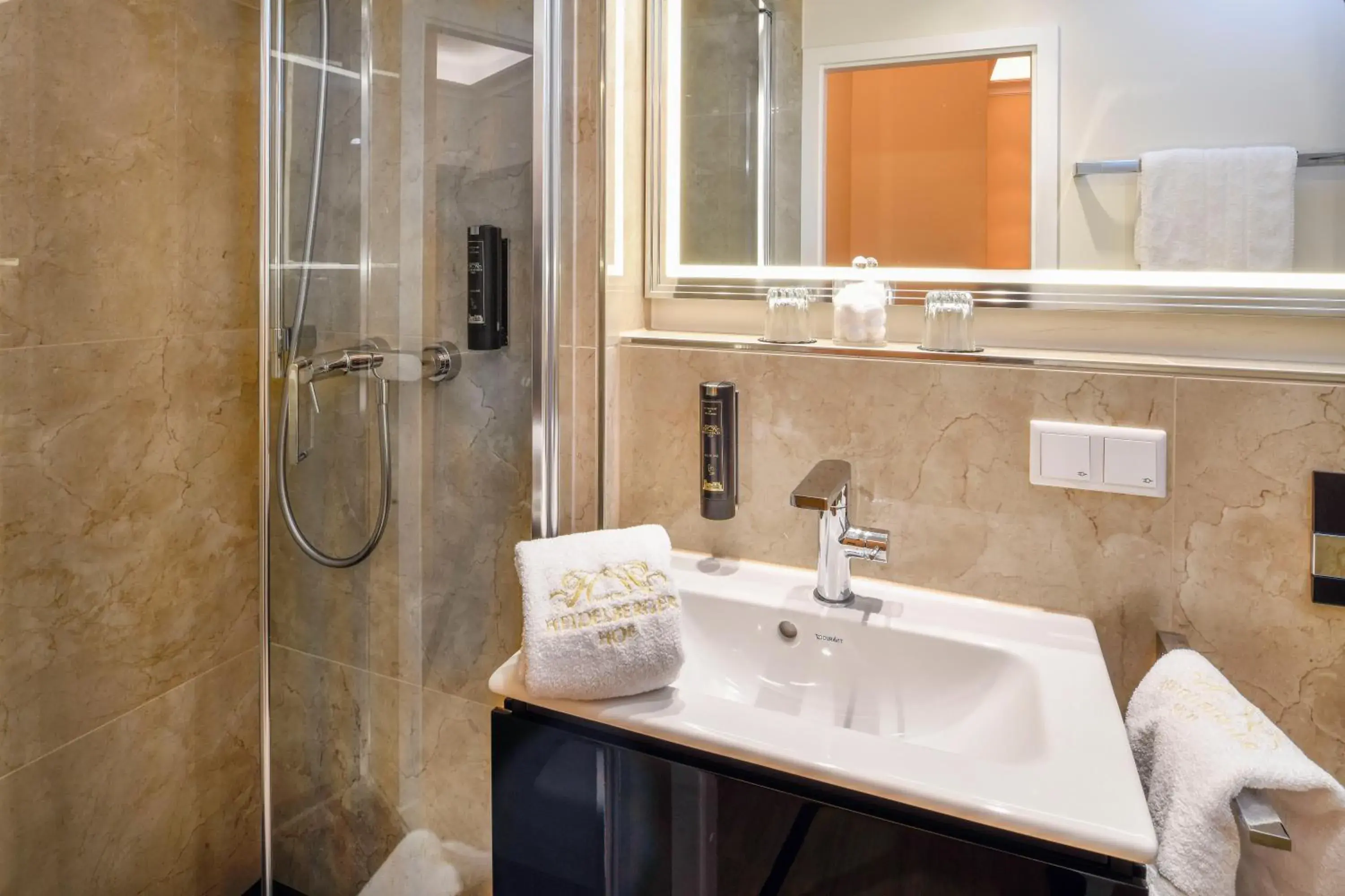 Standard Single Room in Hotel Heidelberger Hof Standard Single Room in Hotel Heidelberger Hof