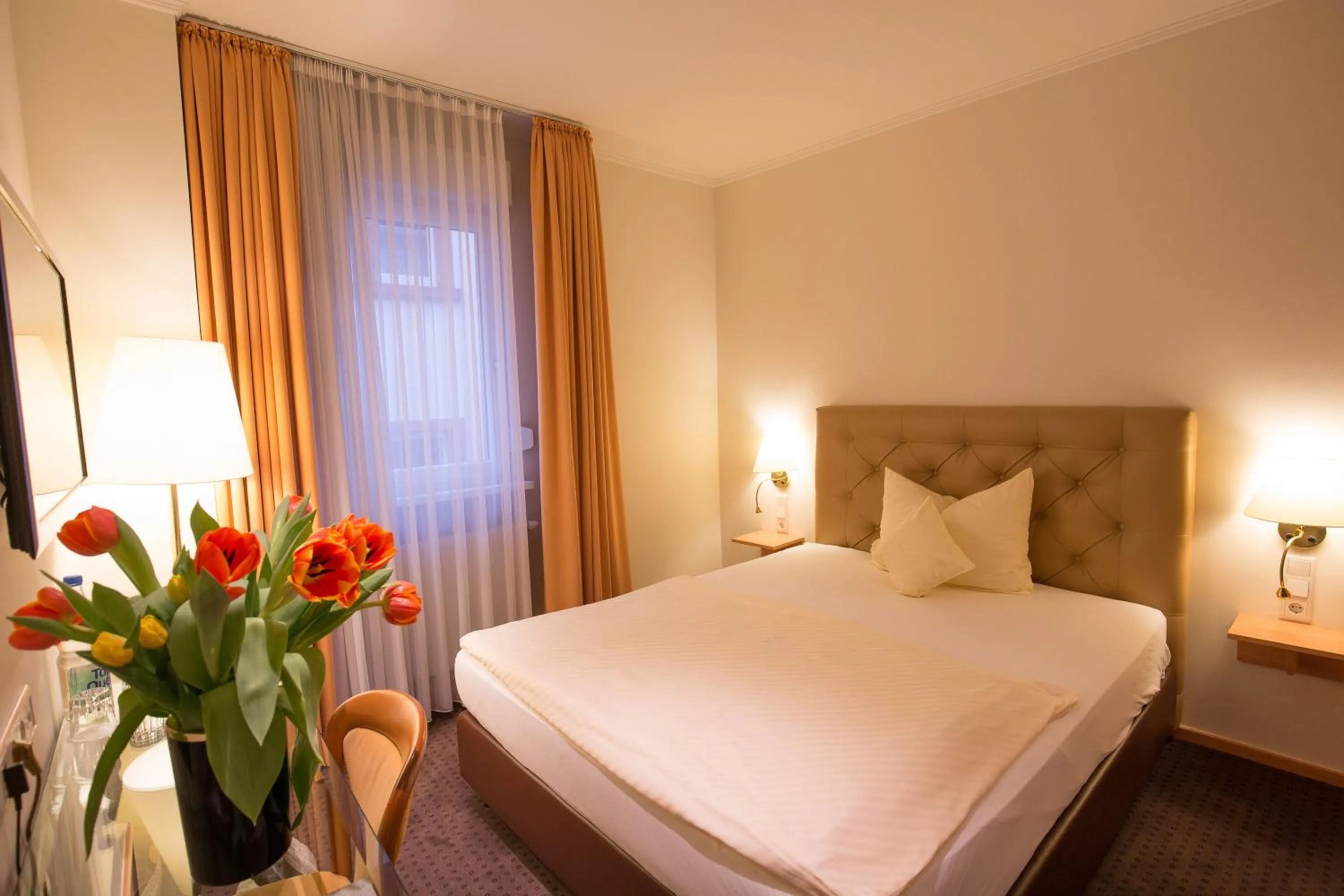 Photo of the whole room, Bed in Hotel Heidelberger Hof