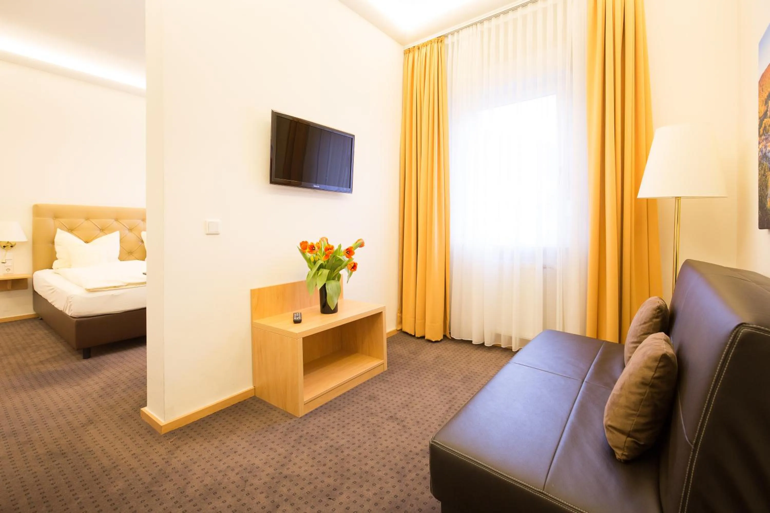 Photo of the whole room, Bed in Hotel Heidelberger Hof