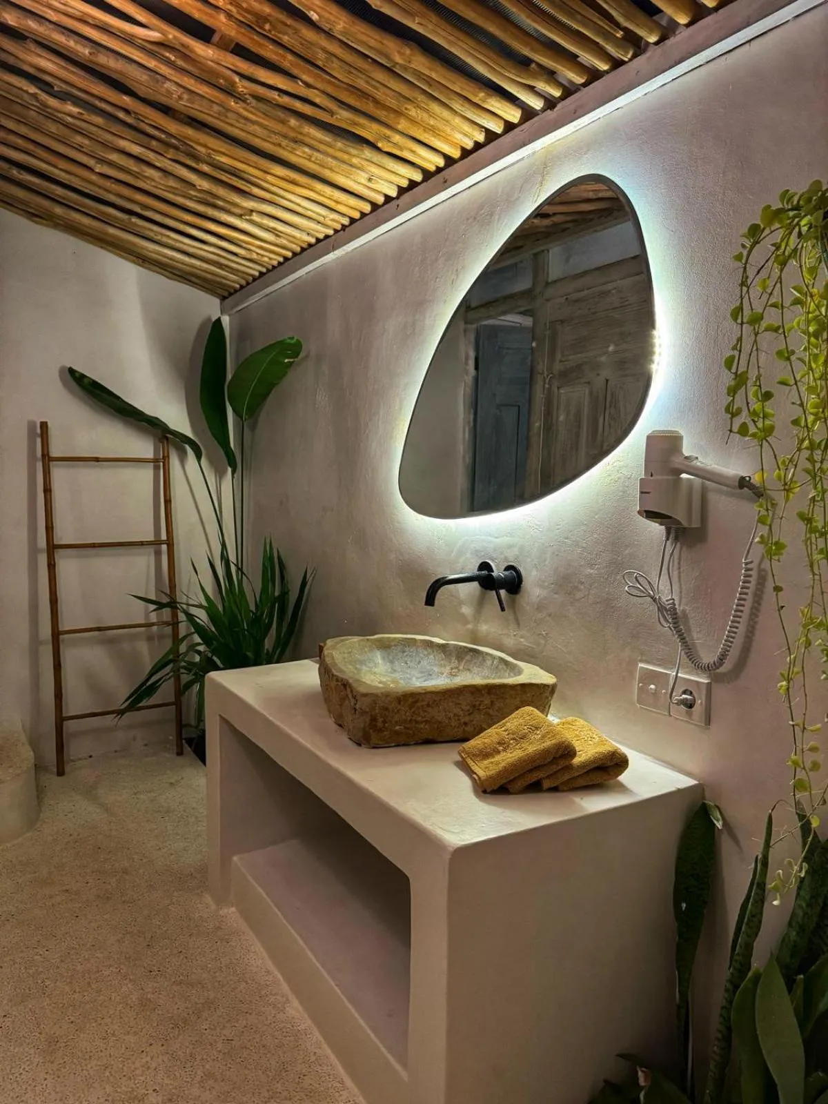Bathroom in Kacchapa Resort and Restaurant