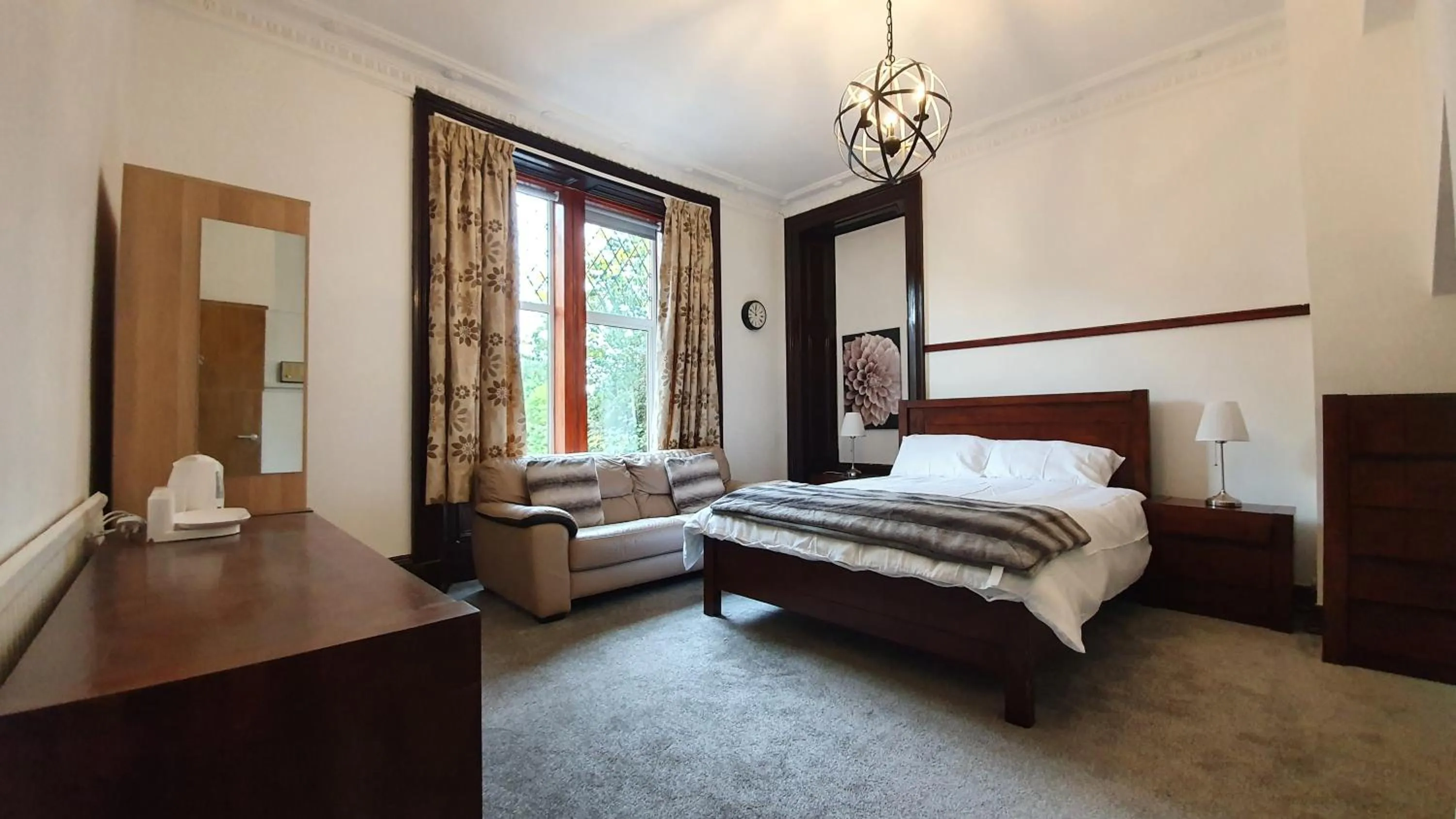 Bedroom, Bed in Bemersyde Guest House