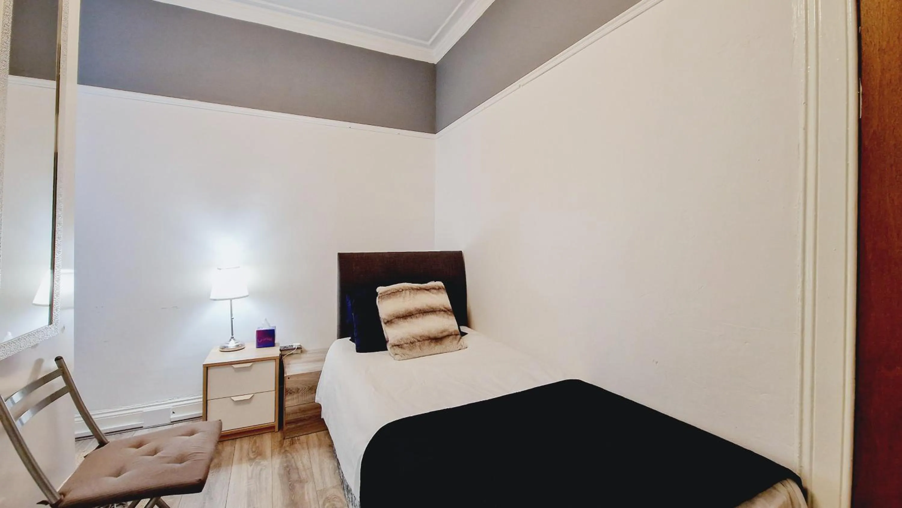 Bedroom, Bed in Bemersyde Guest House