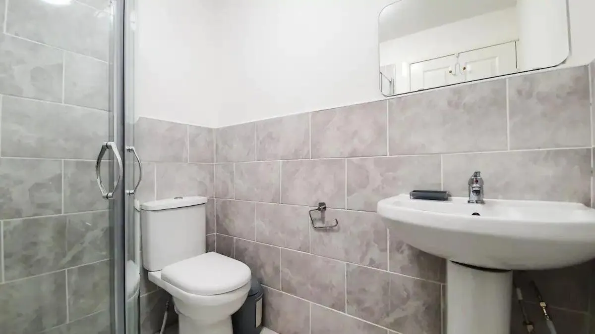 Bathroom in Bemersyde Guest House