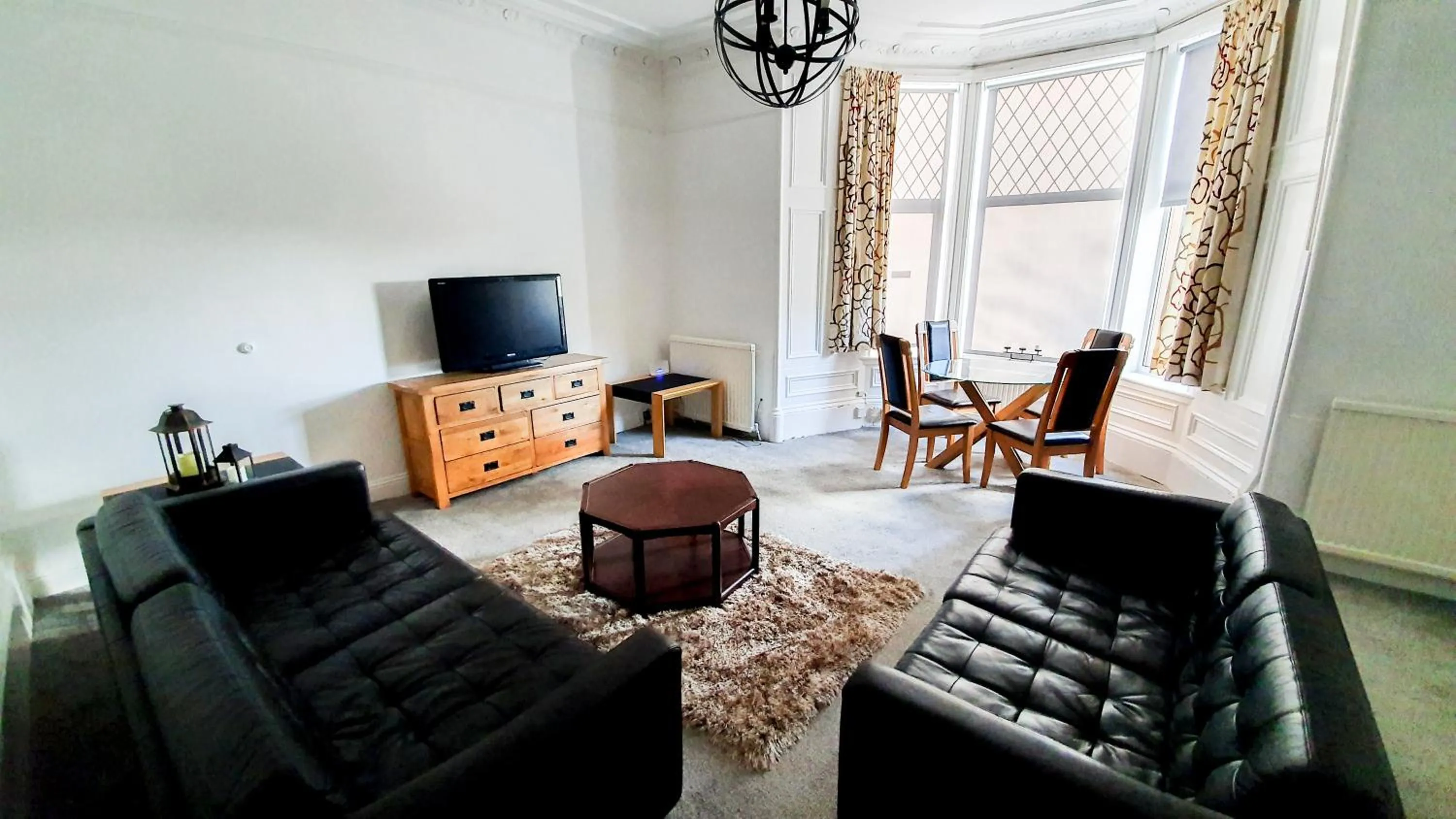 Communal lounge/ TV room in Bemersyde Guest House