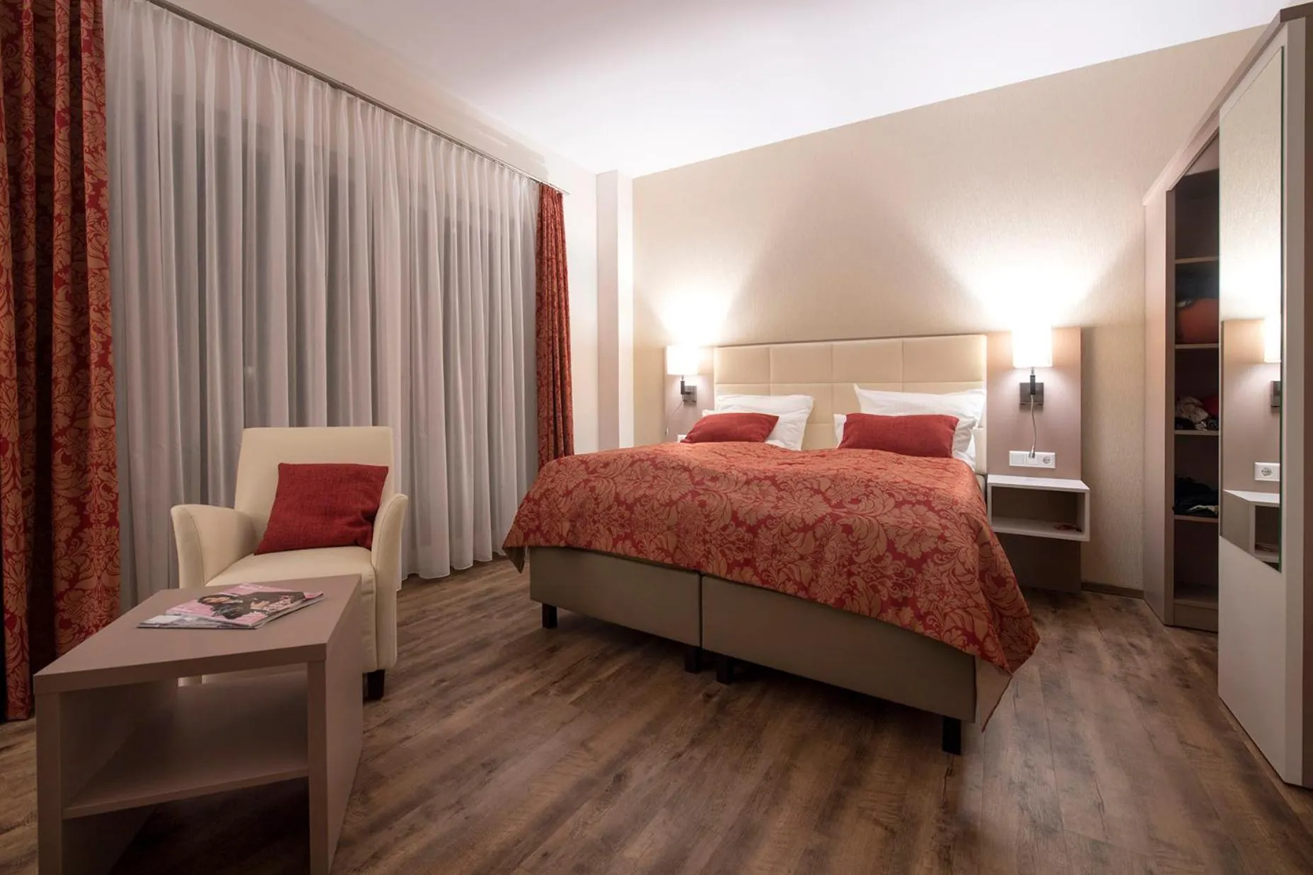 Photo of the whole room, Bed in Hotel Marktkieker