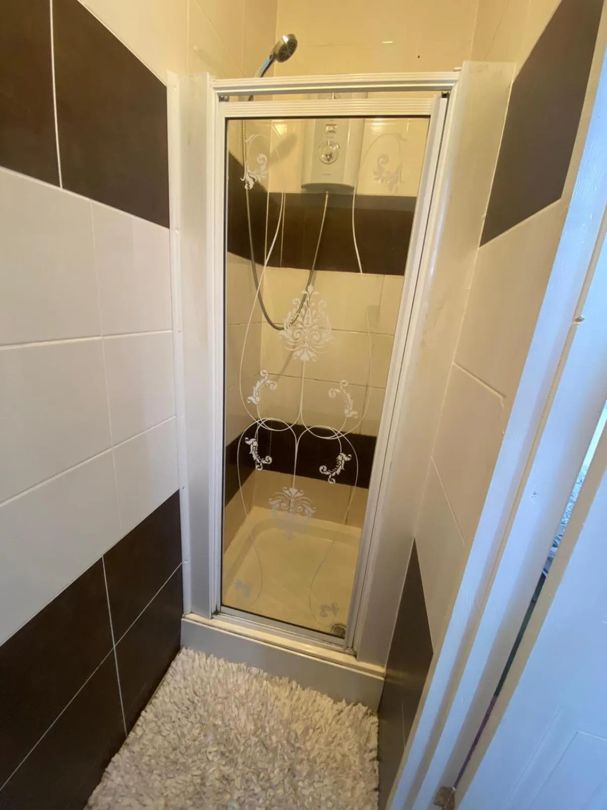 Shower in Mellory hotel