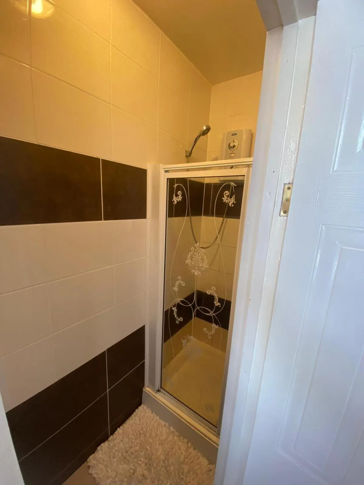 Shower in Mellory hotel