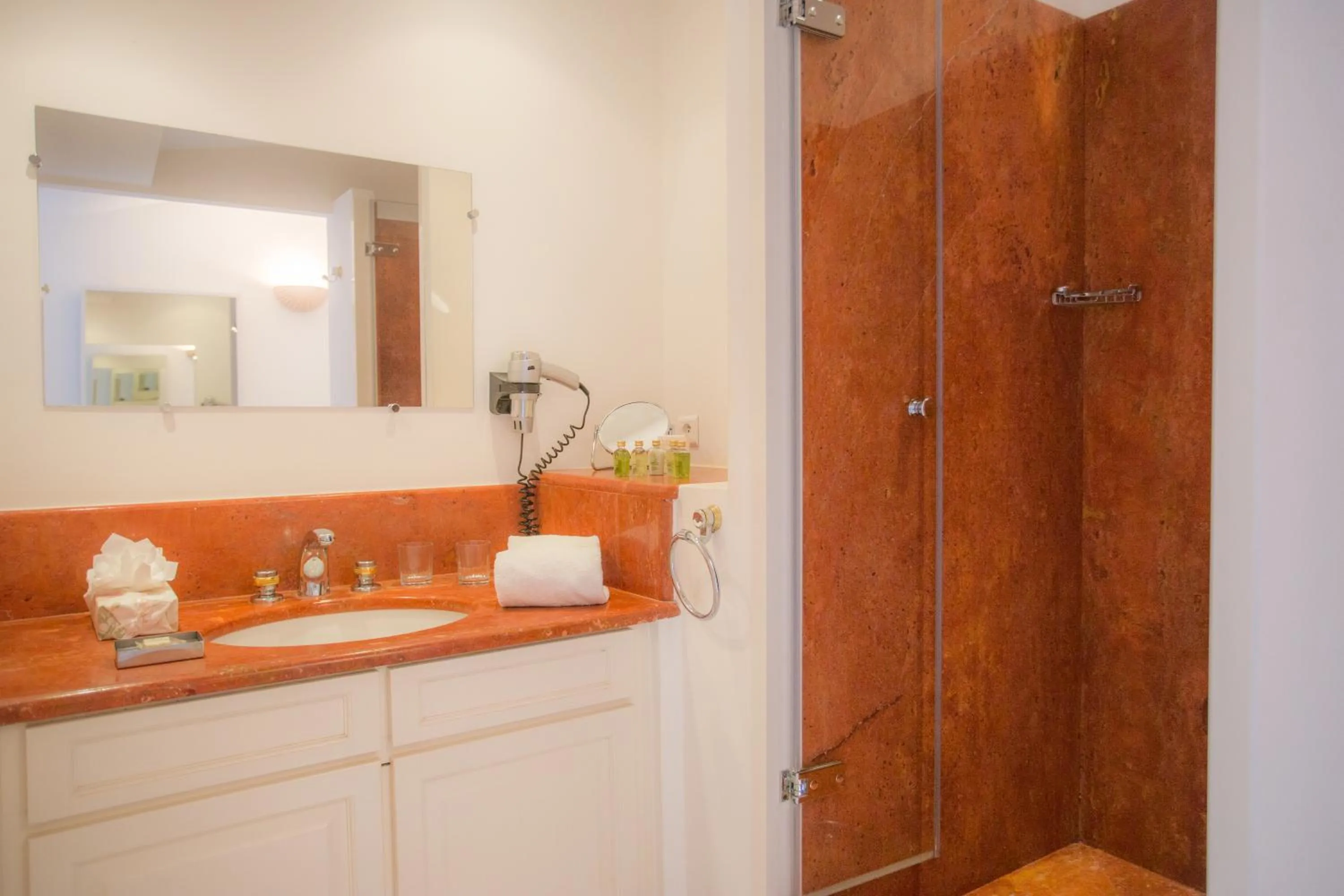 Bed in Hotel Le Verger Maelvi