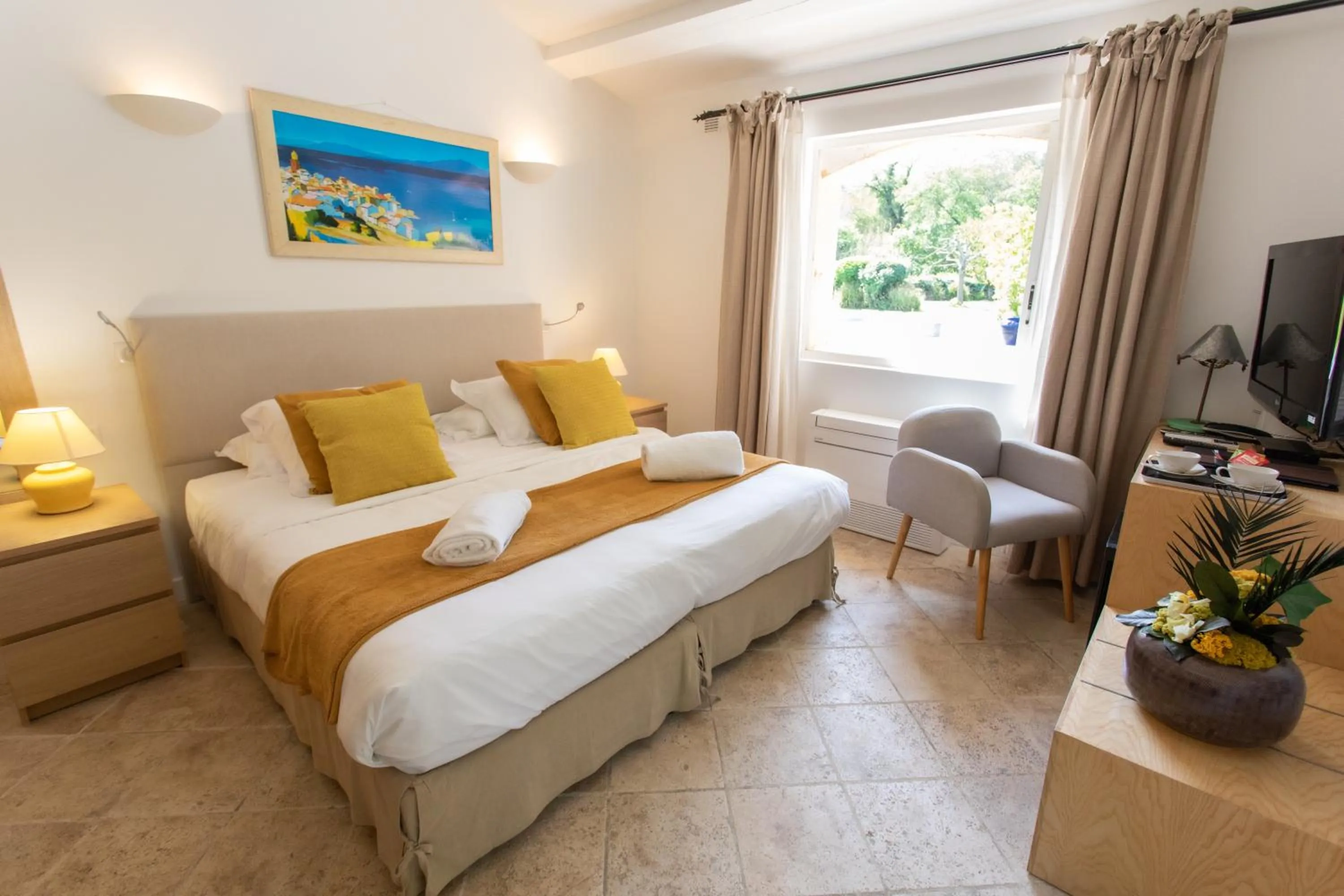 Bedroom, Bed in Hotel Le Verger Maelvi