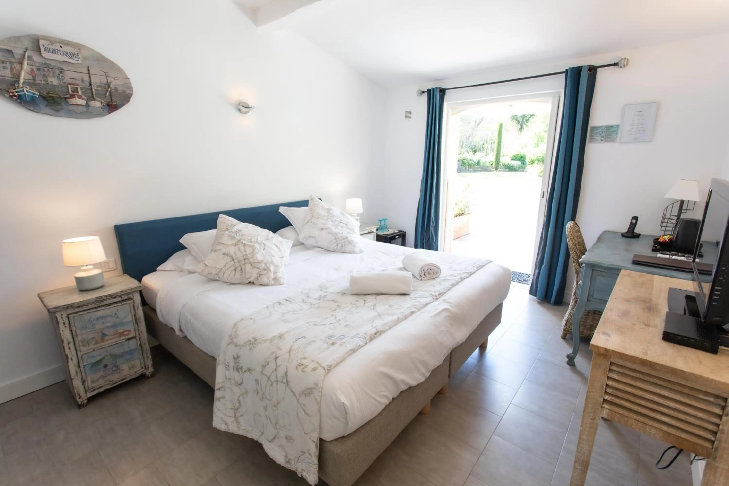 Bed in Hotel Le Verger Maelvi