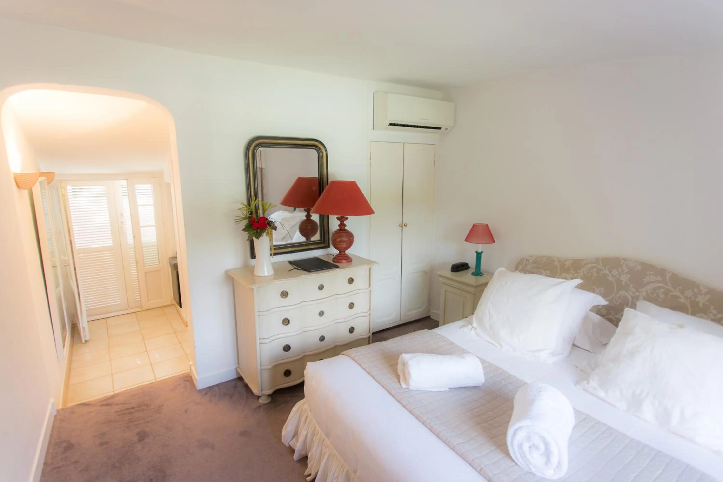 Bed in Hotel Le Verger Maelvi