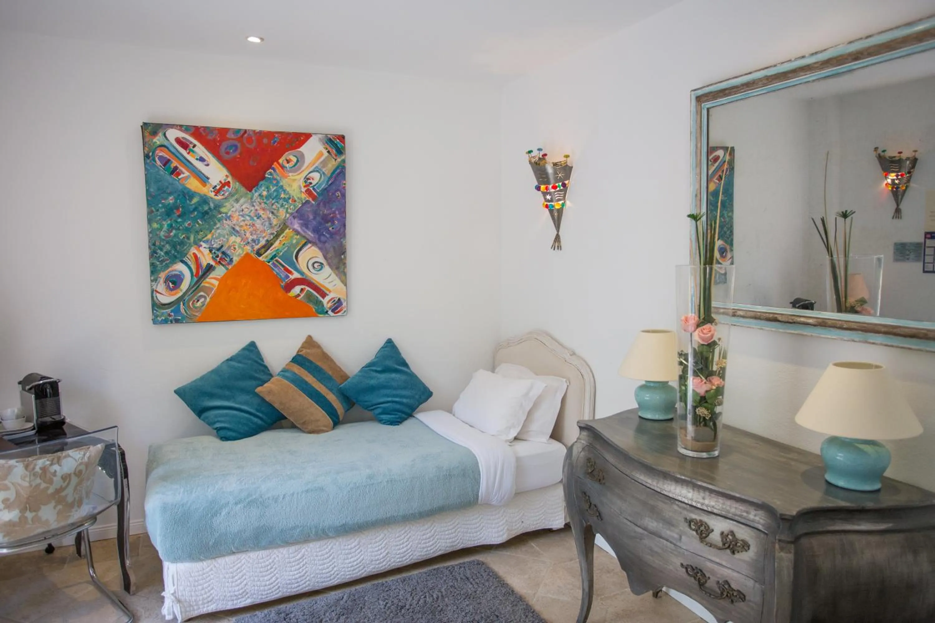 Living room, Bed in Hotel Le Verger Maelvi