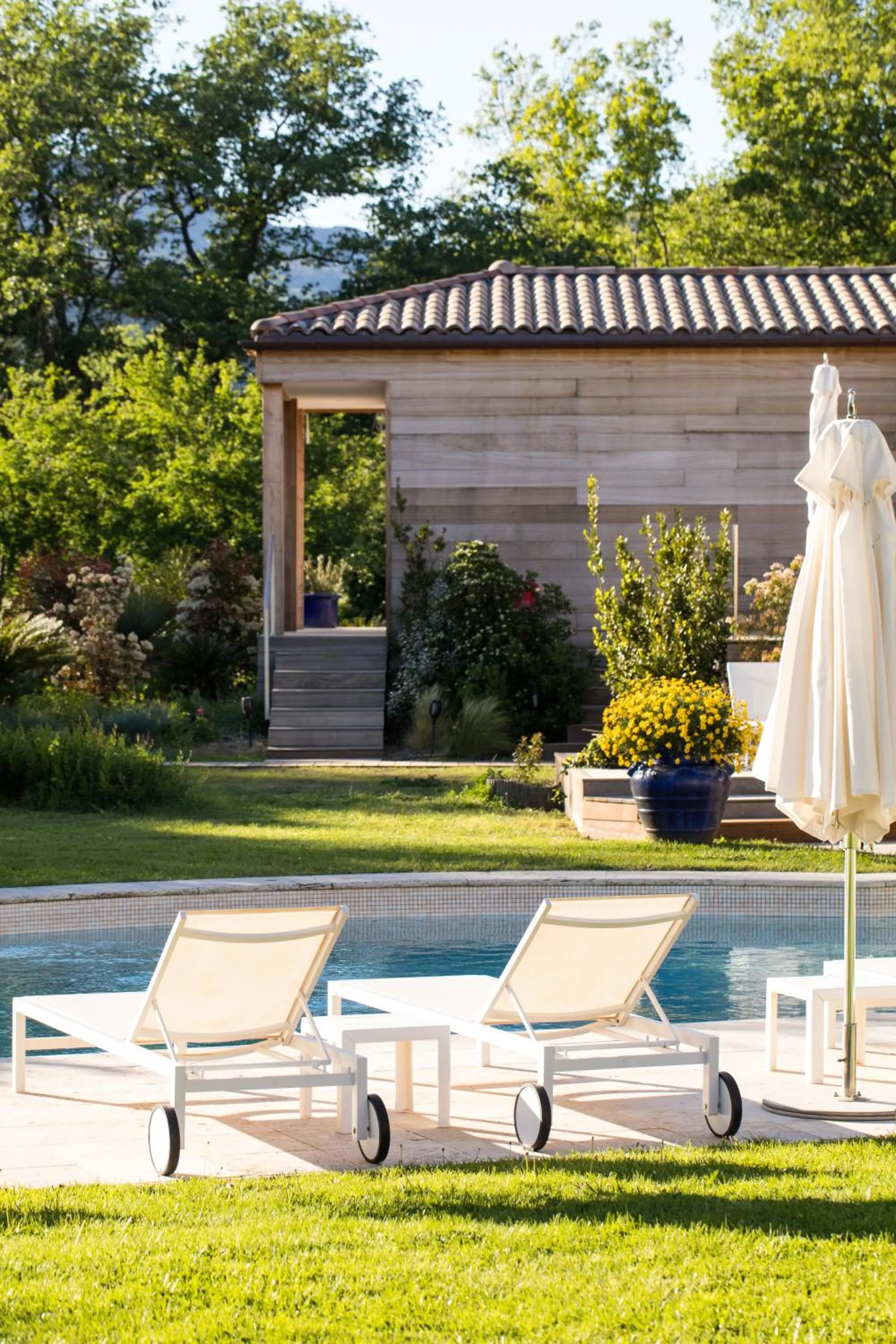 Property building in Hotel Le Verger Maelvi