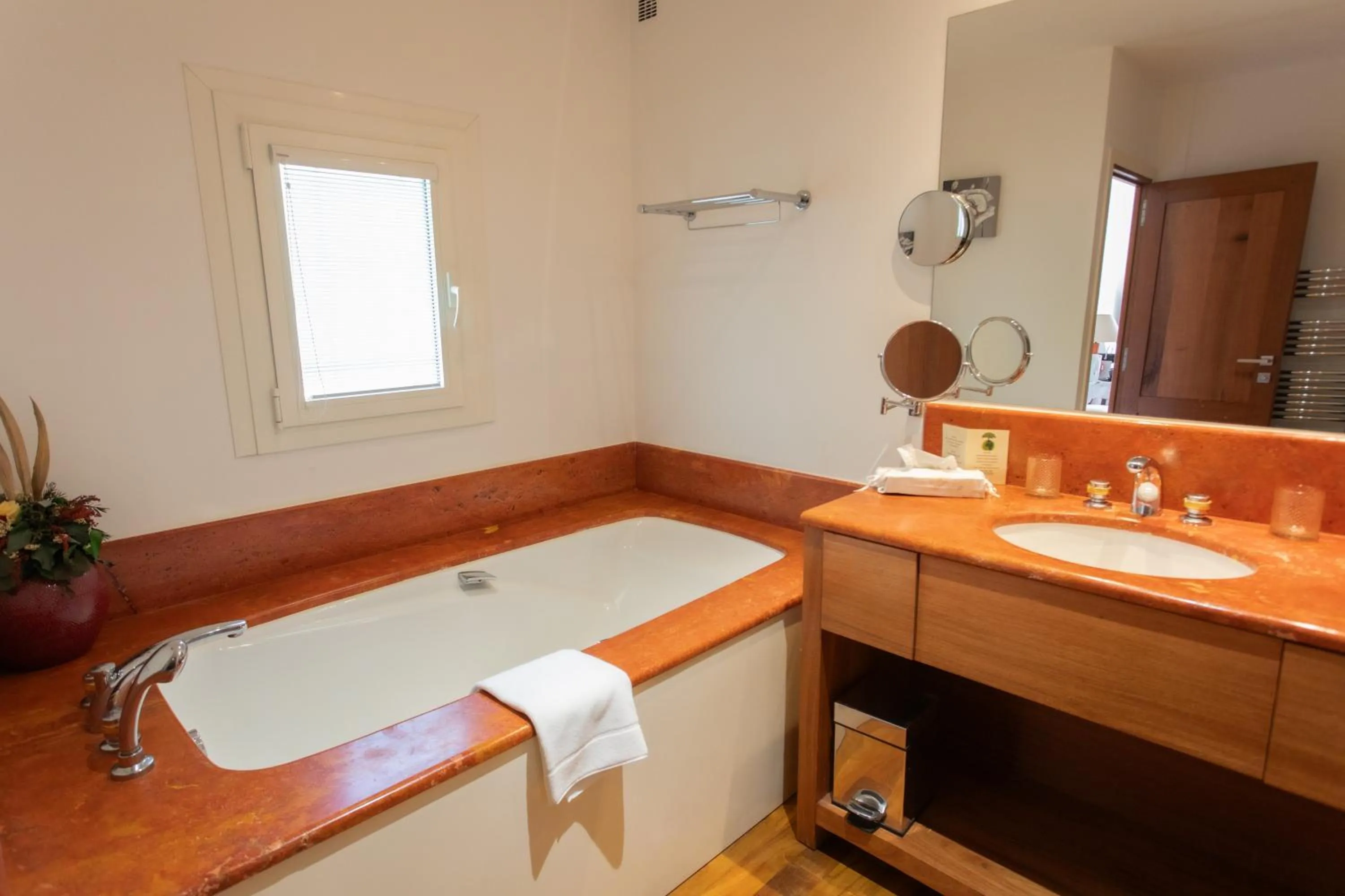 Bathroom in Hotel Le Verger Maelvi