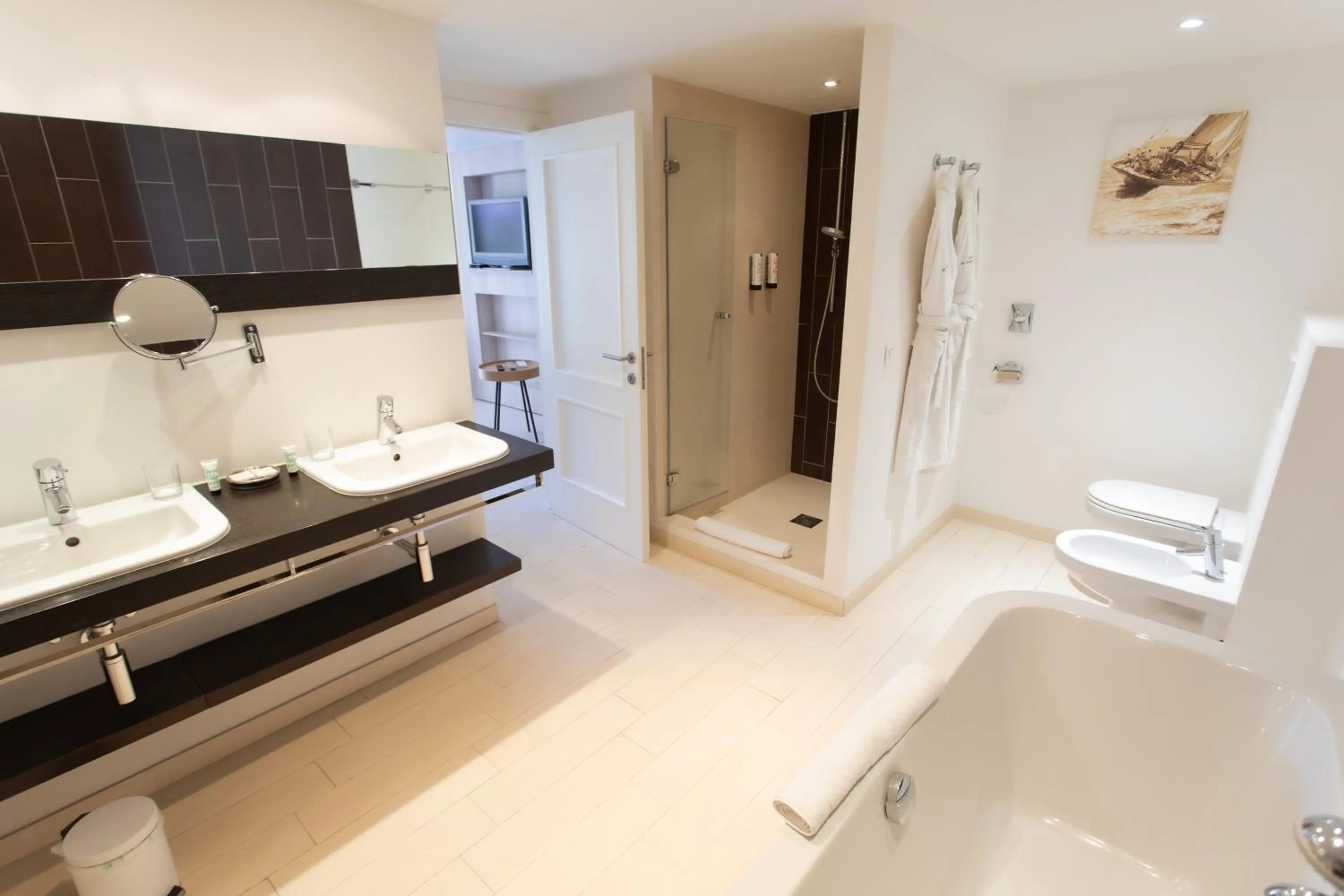 Bathroom in Hotel Le Verger Maelvi