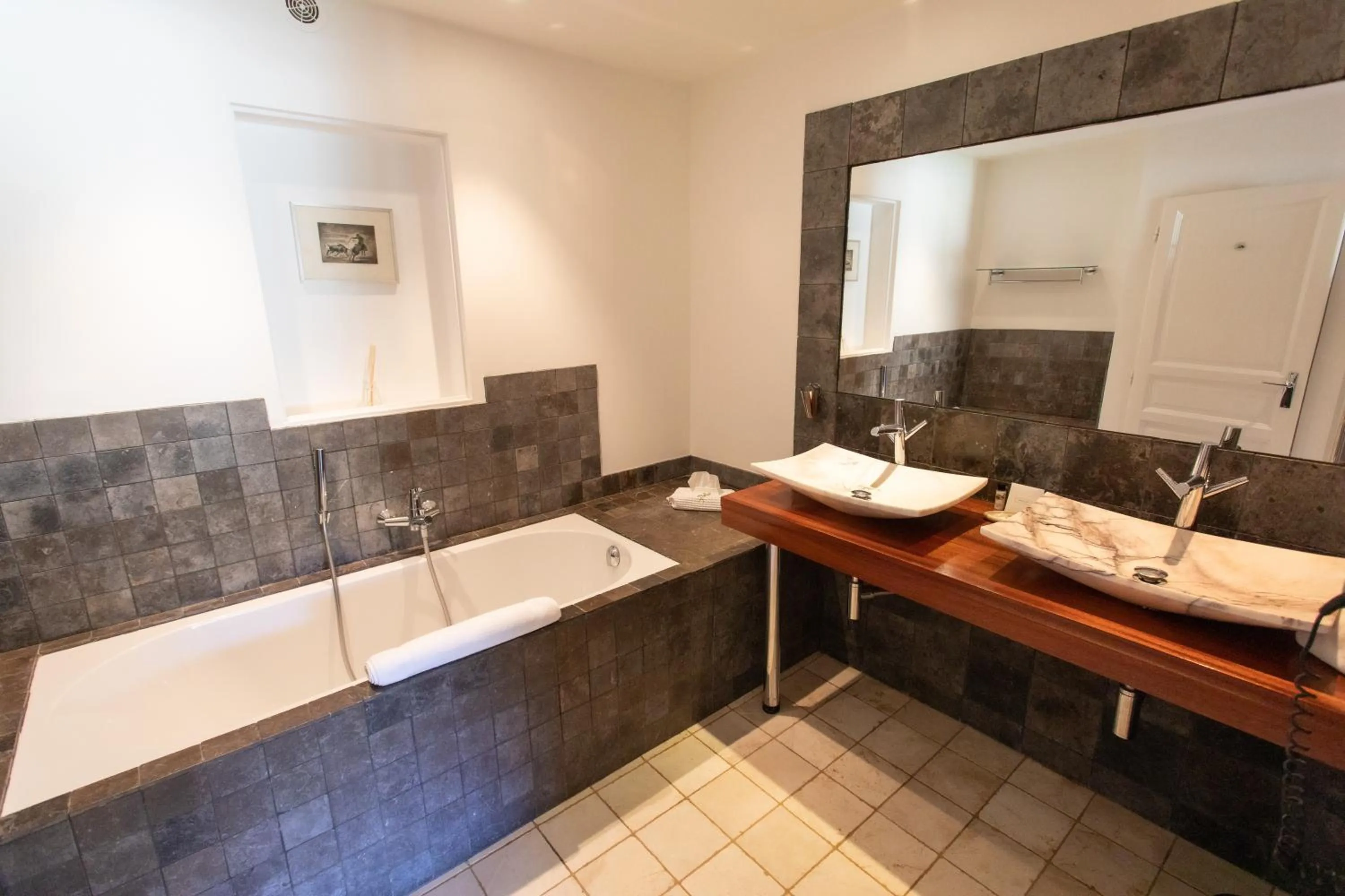 Bathroom in Hotel Le Verger Maelvi