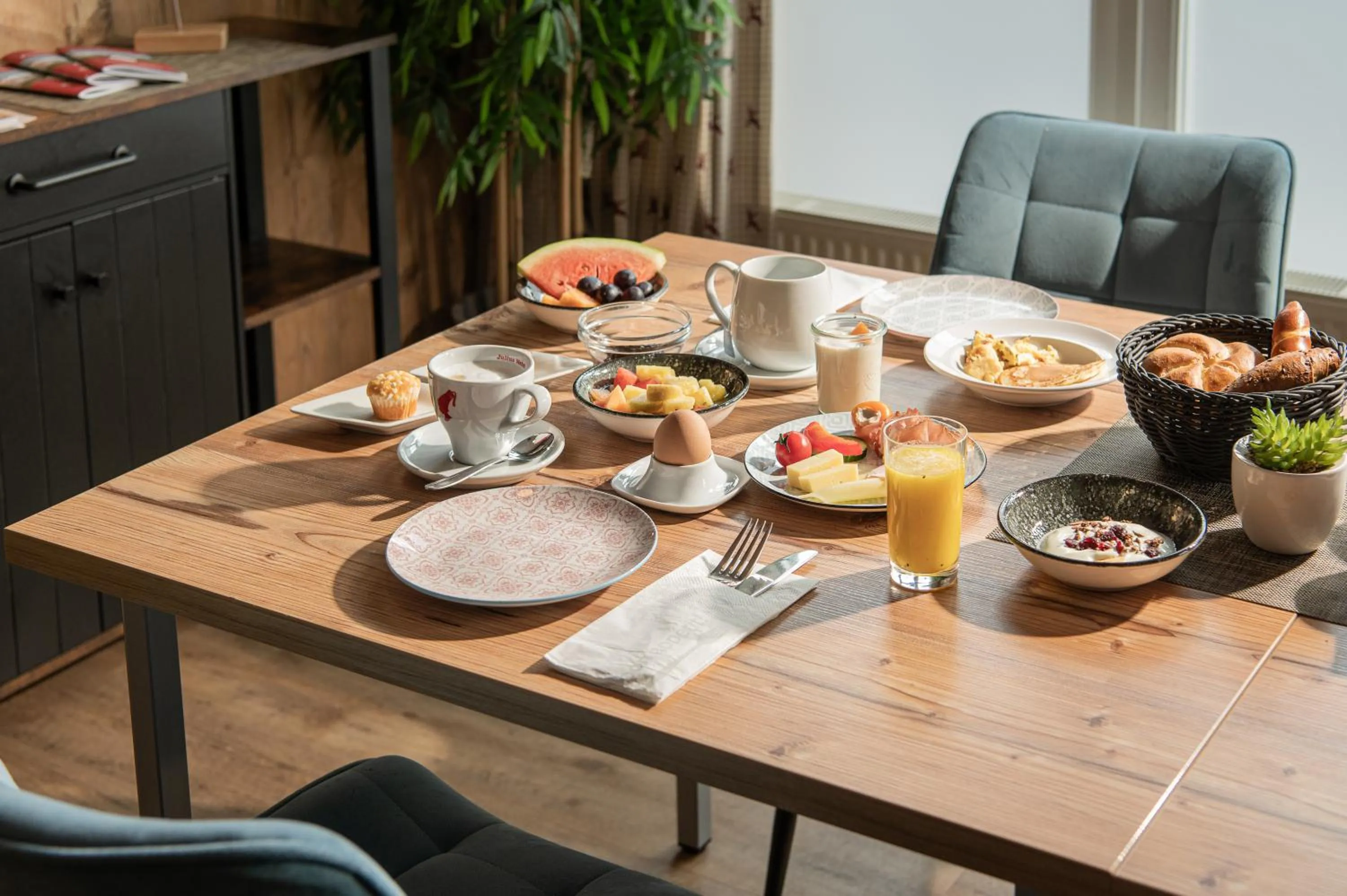 Breakfast in AlpenParks Montana Apartments