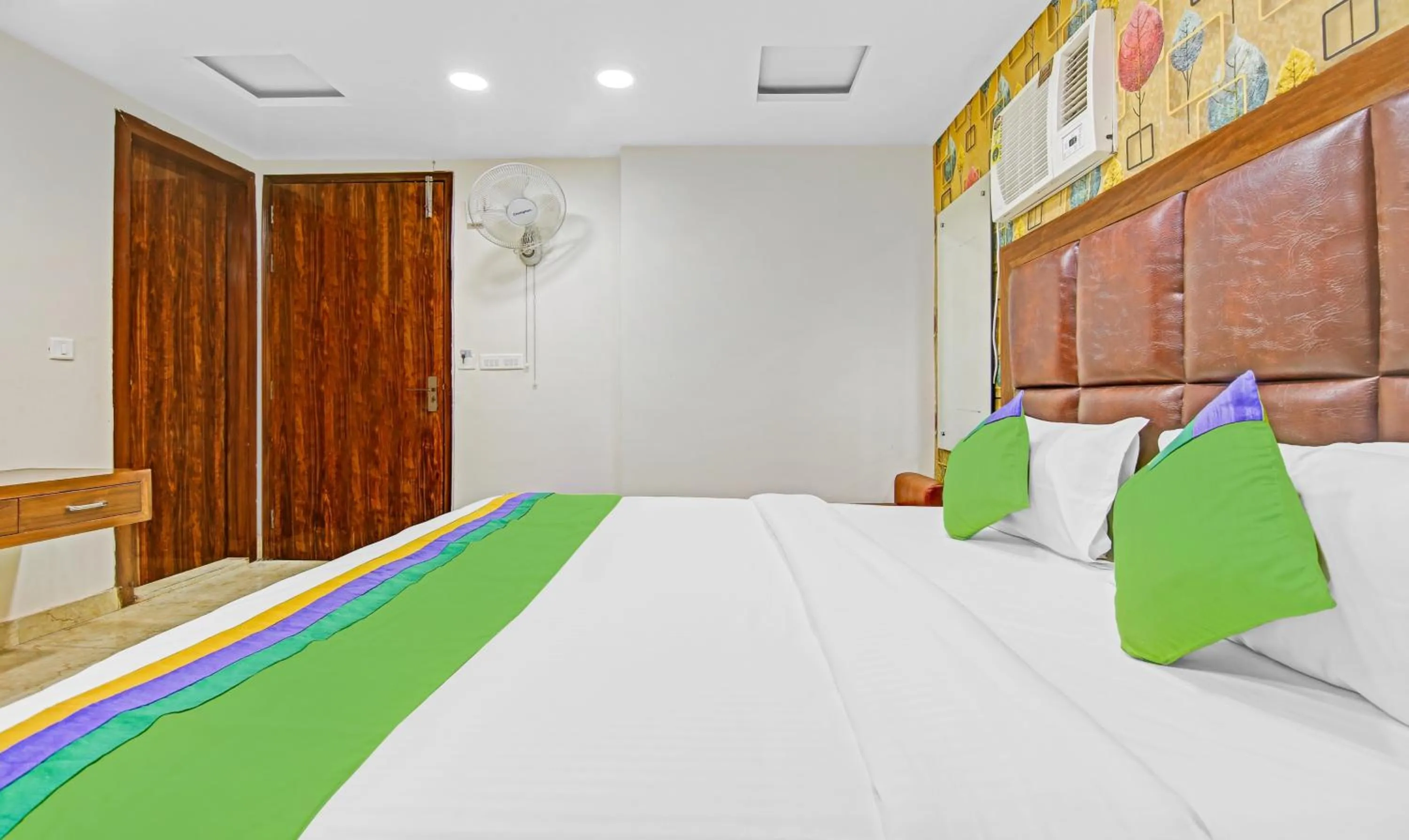 Bed in Treebo Mona Grand