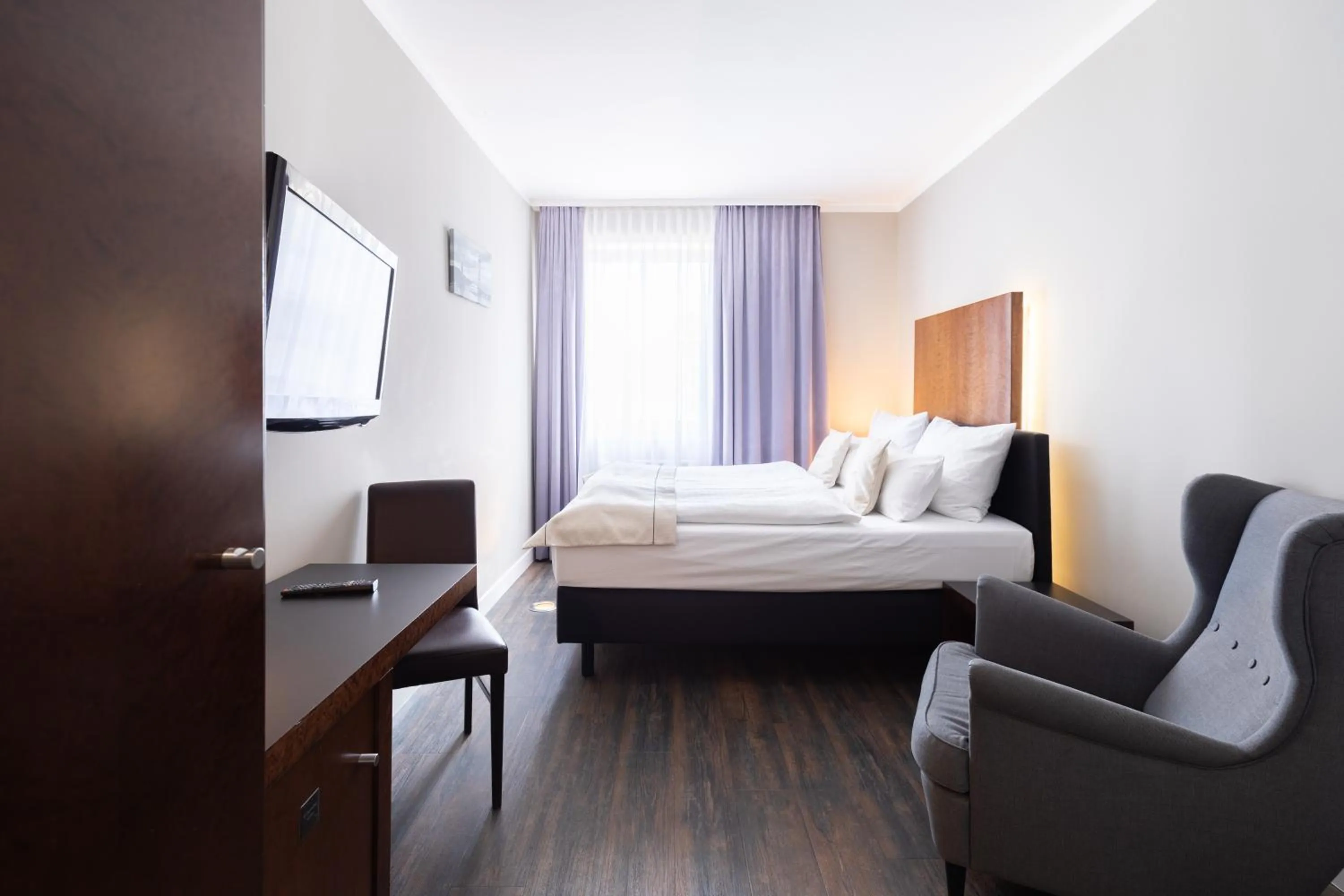 Bed in Select Hotel Friedrichshafen