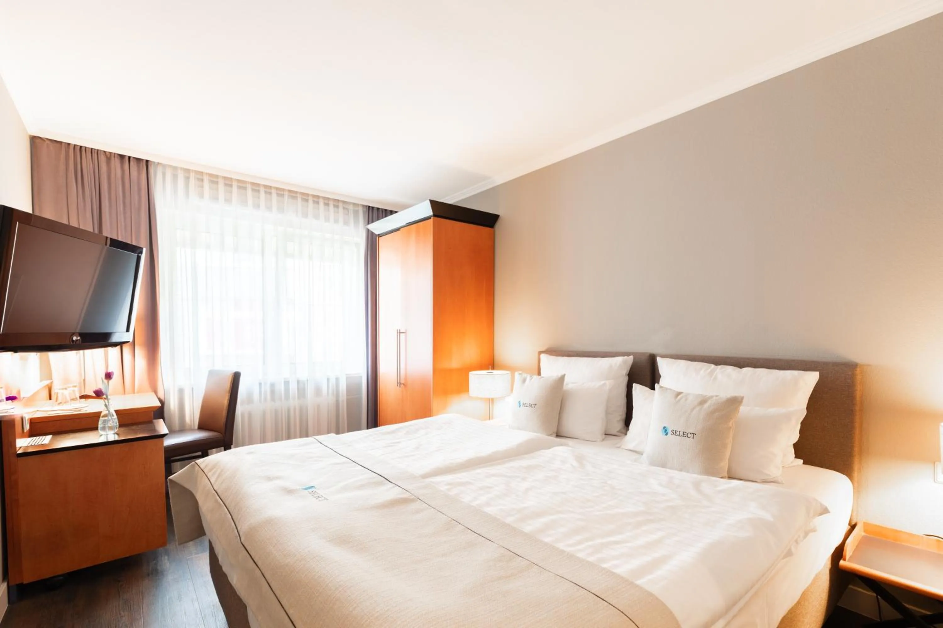 Bed in Select Hotel Friedrichshafen