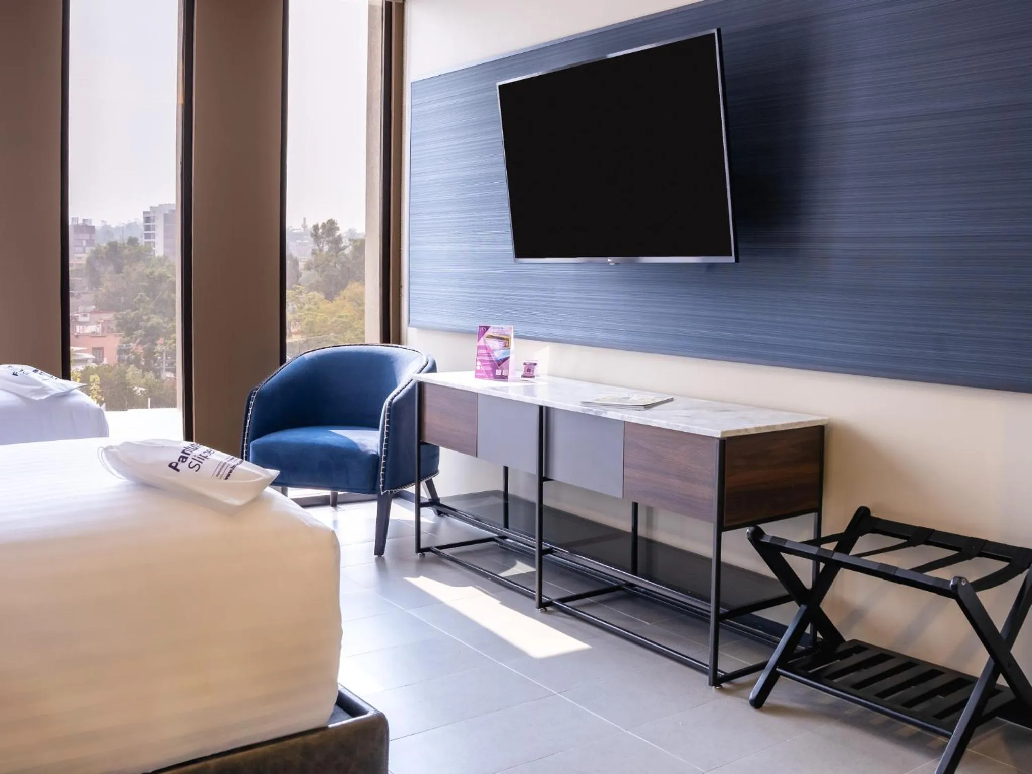 TV and multimedia, Bed in HS HOTSSON CDMX Condesa Sur