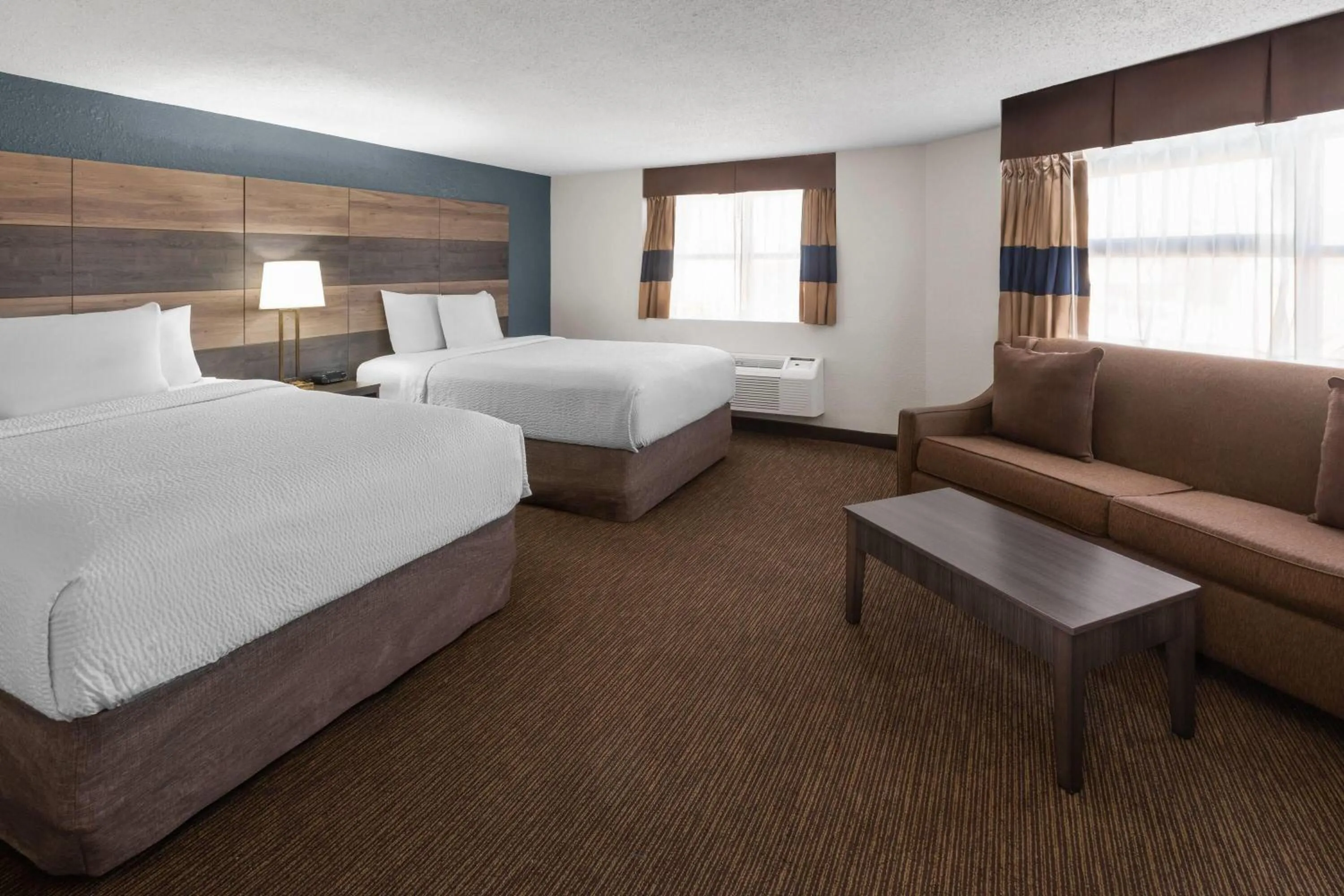 Photo of the whole room, Bed in Baymont by Wyndham Downtown Detroit
