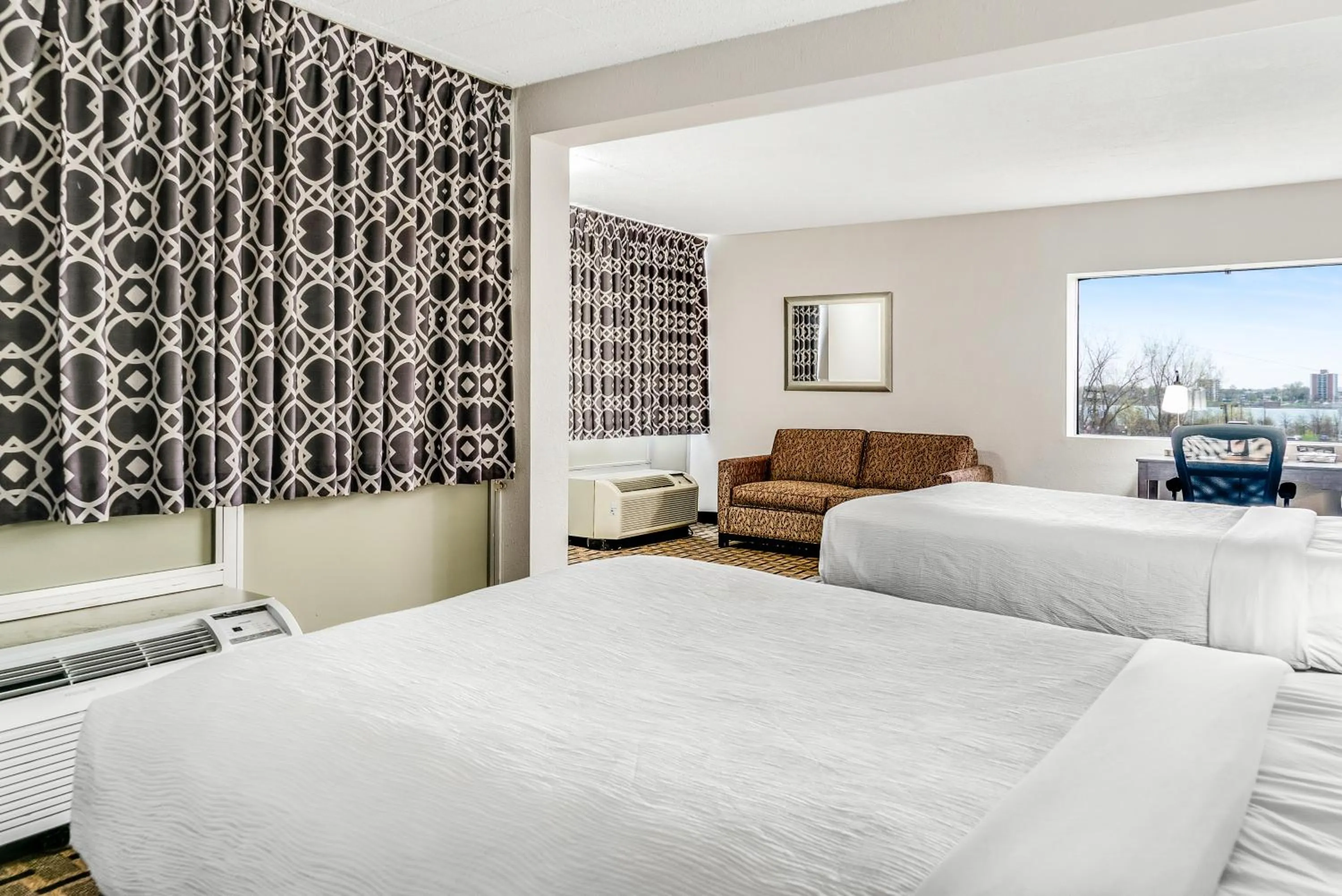 Photo of the whole room, Bed in Quality Inn Detroit Downtown