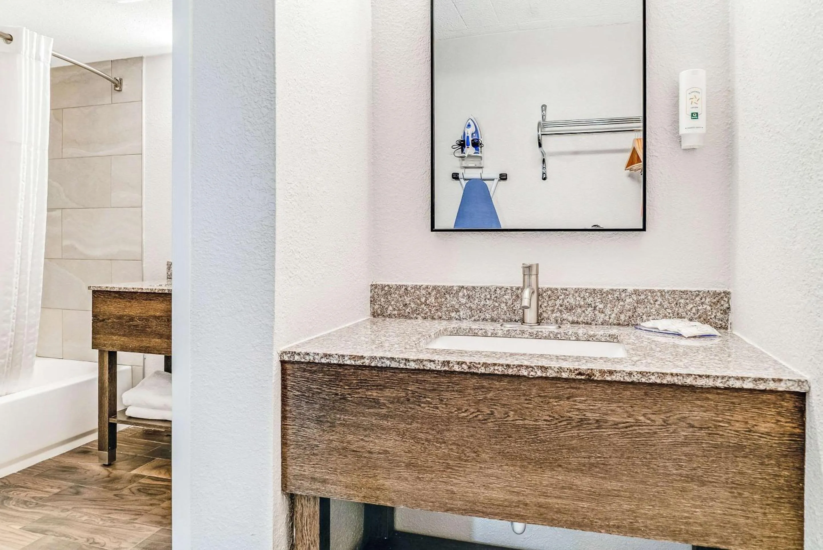 Bedroom in Quality Inn Detroit Downtown