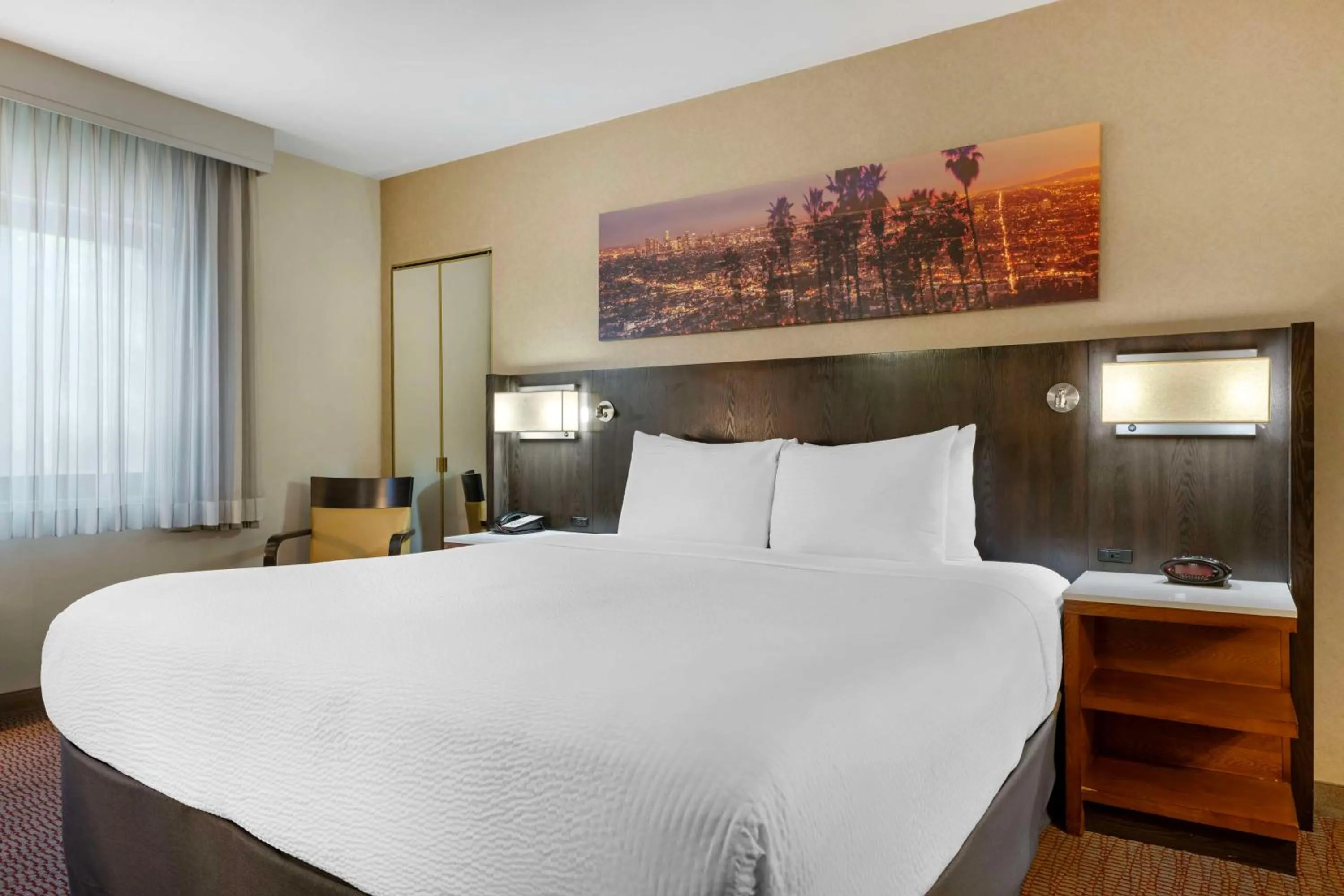 Bedroom, Bed in Best Western Royal Palace Inn & Suites