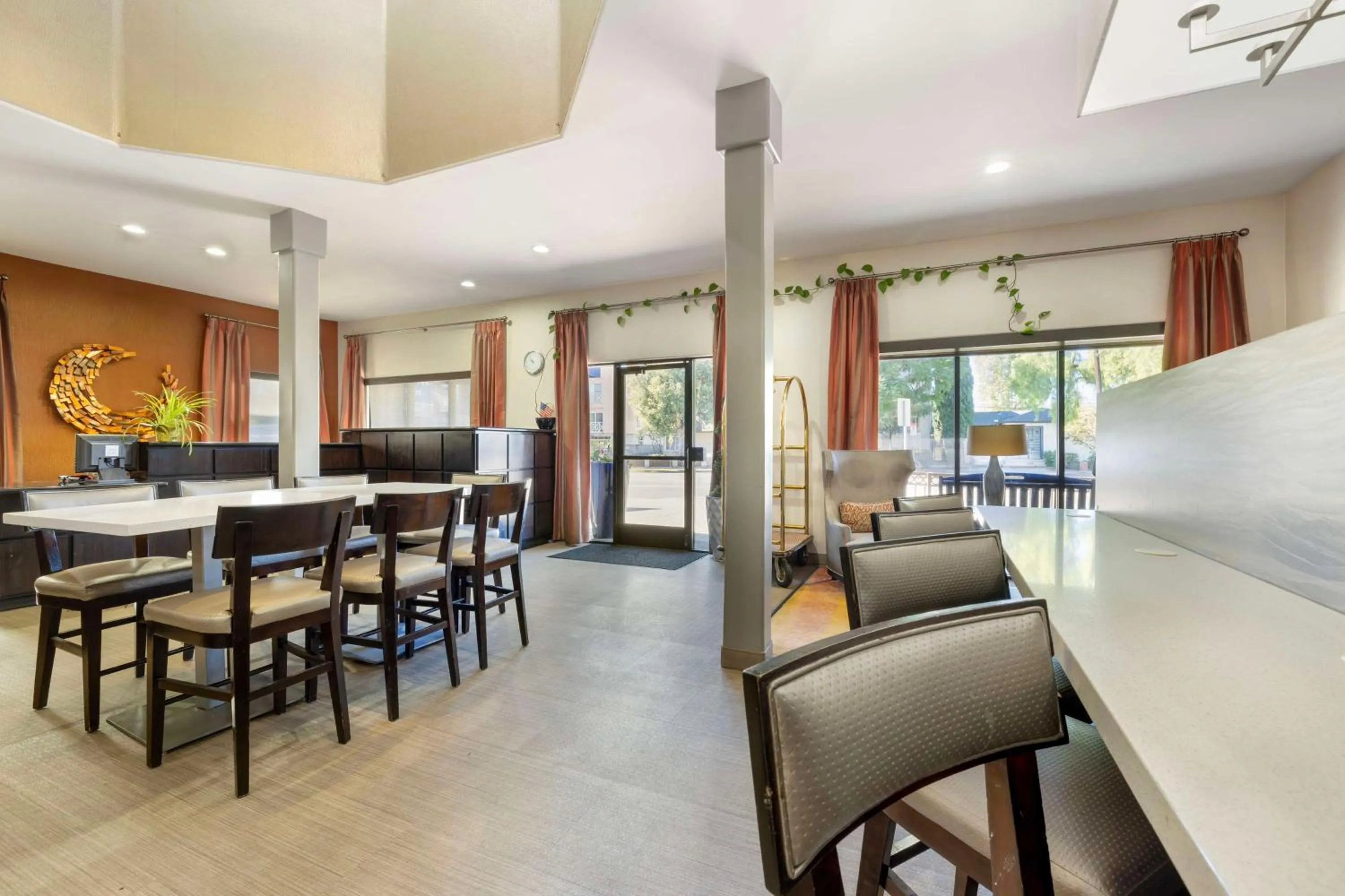 Breakfast in Best Western Royal Palace Inn & Suites