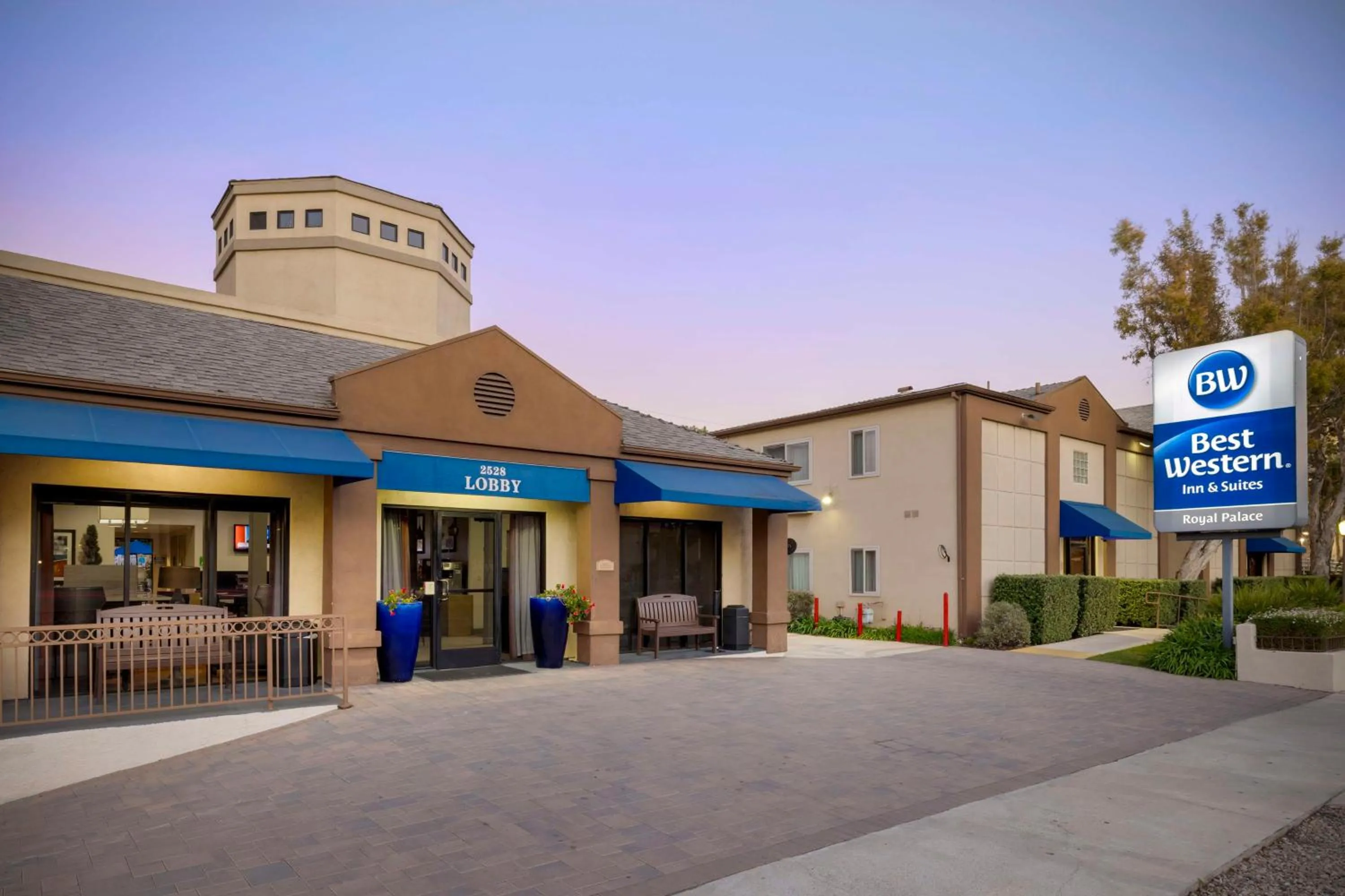 Property building in Best Western Royal Palace Inn & Suites