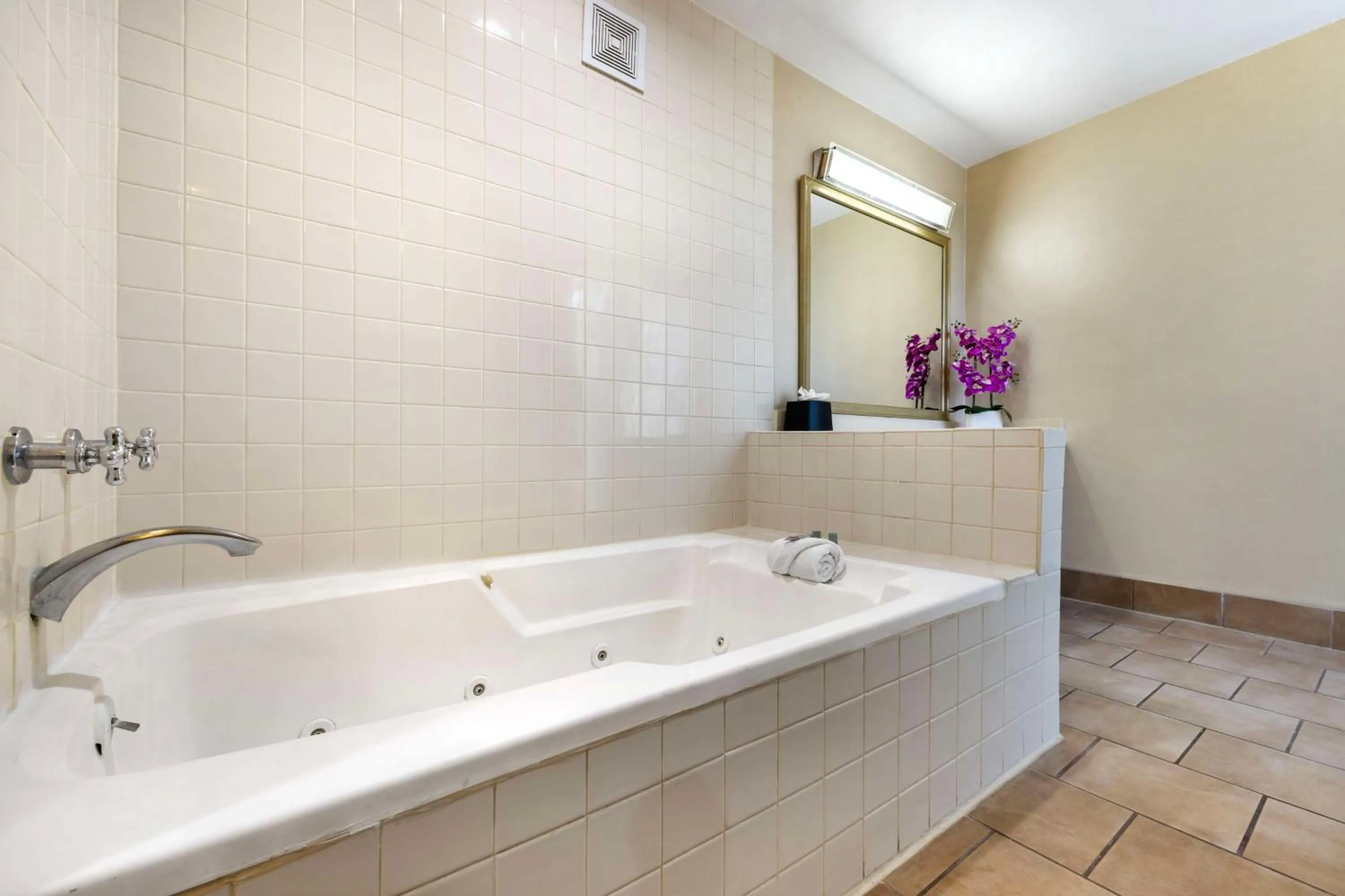 Bathroom in Best Western Royal Palace Inn & Suites