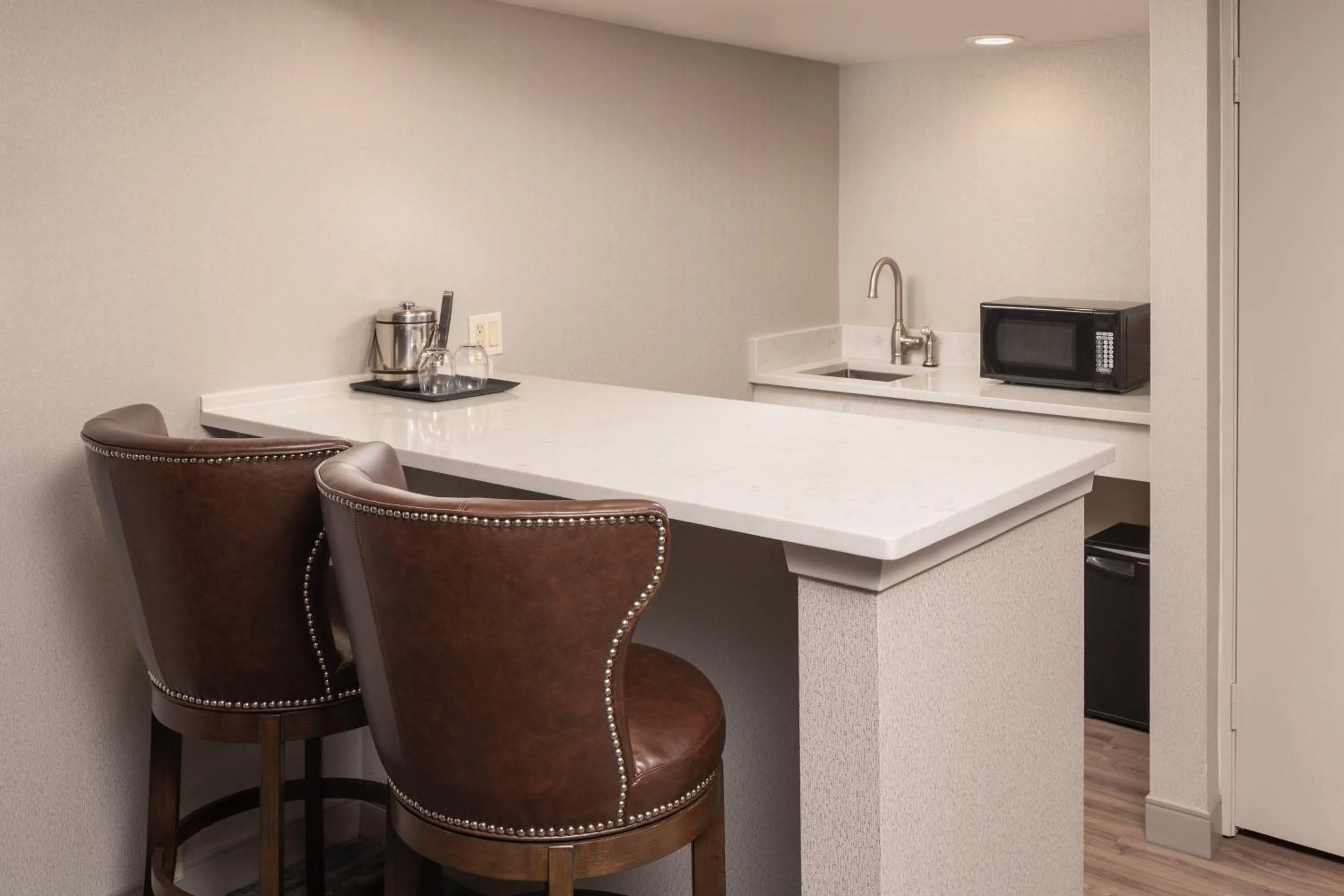 Lounge or bar in Sheraton Dallas Hotel by the Galleria