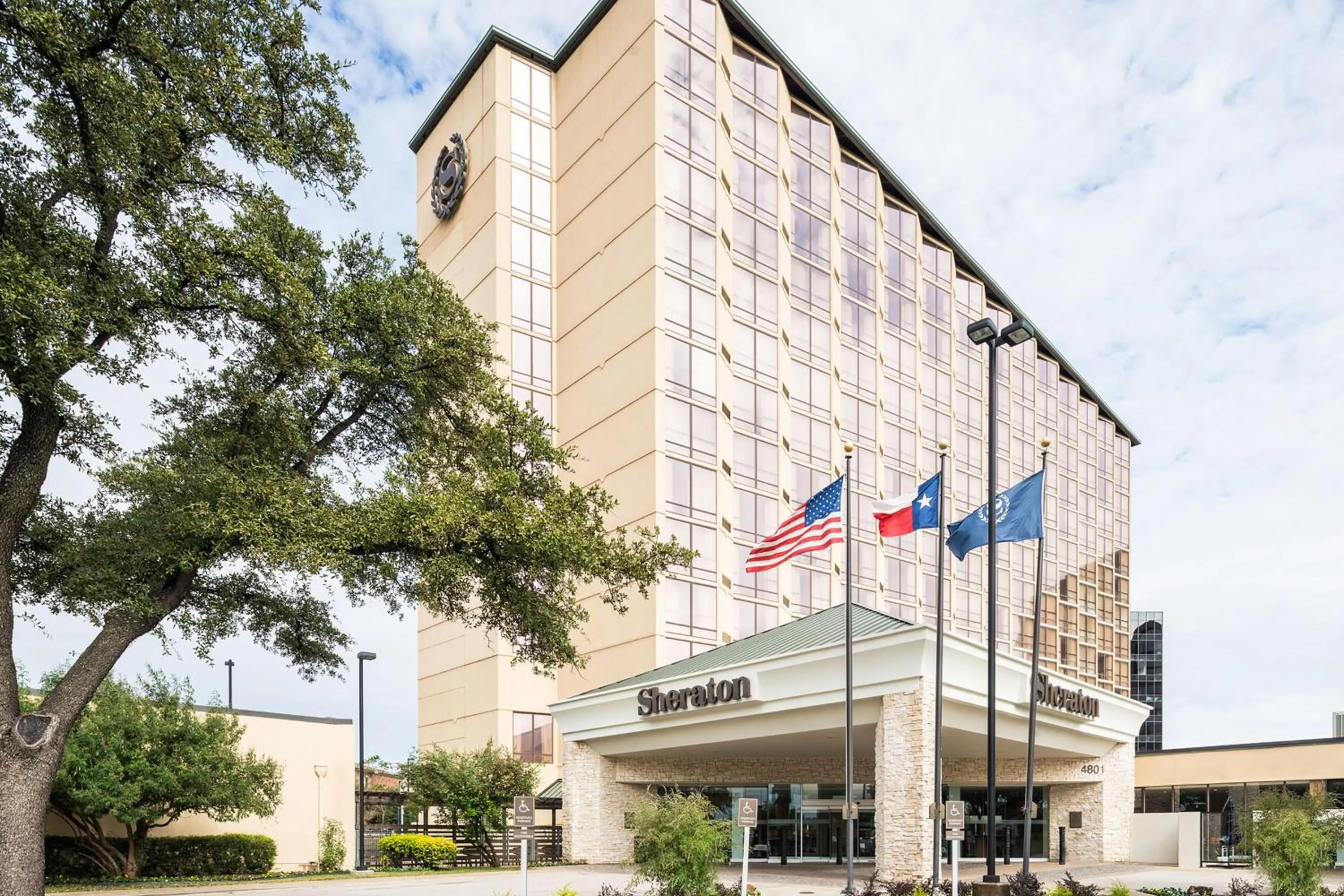Property building in Sheraton Dallas Hotel by the Galleria