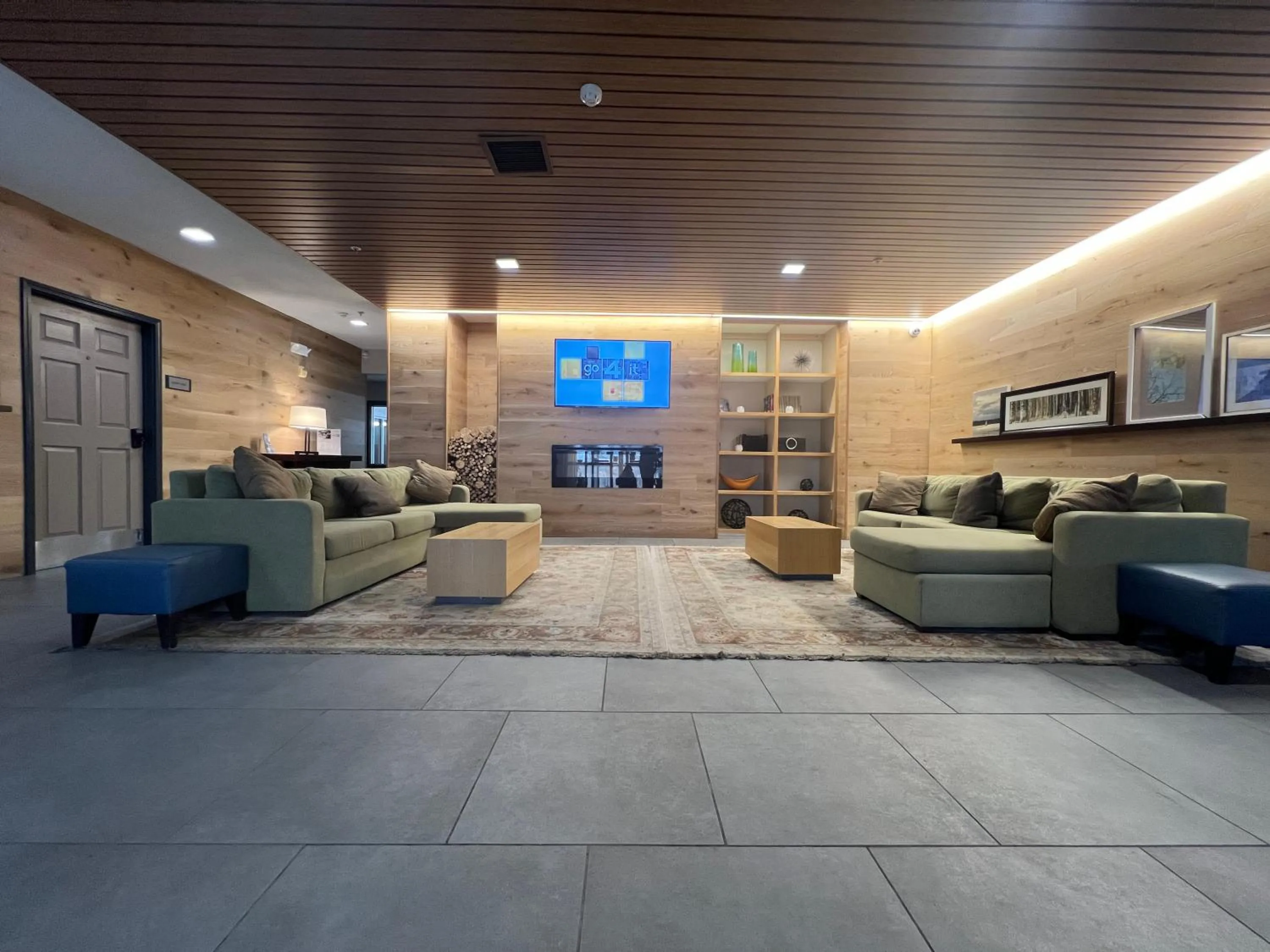 Lobby or reception in Country Inn & Suites by Radisson, Novi, MI