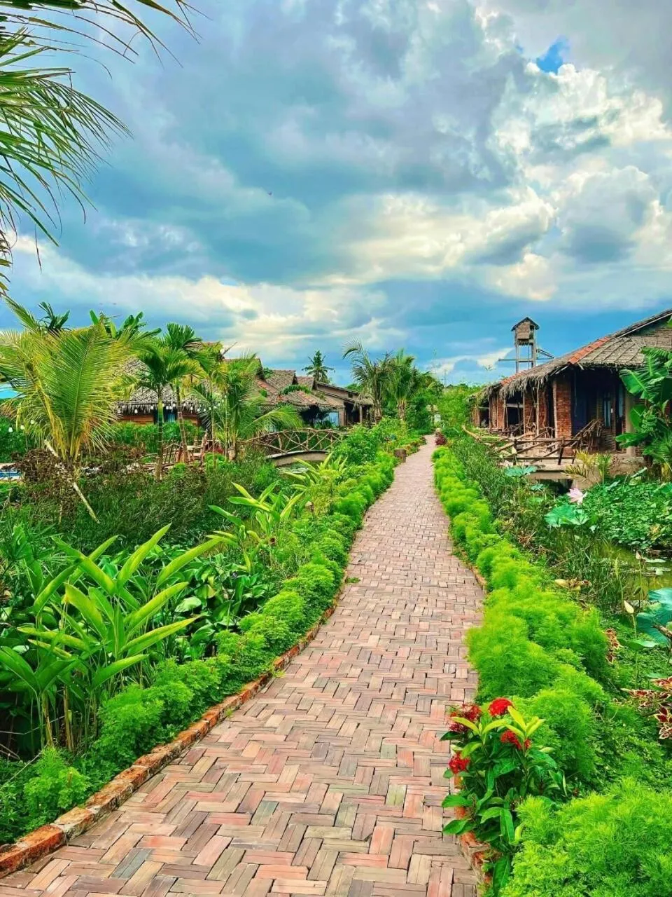 MEKONG SILT ECOLODGE