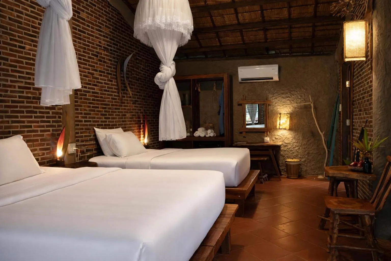 Bed in Mekong Silt Ecolodge - Pool & Half-Board Included