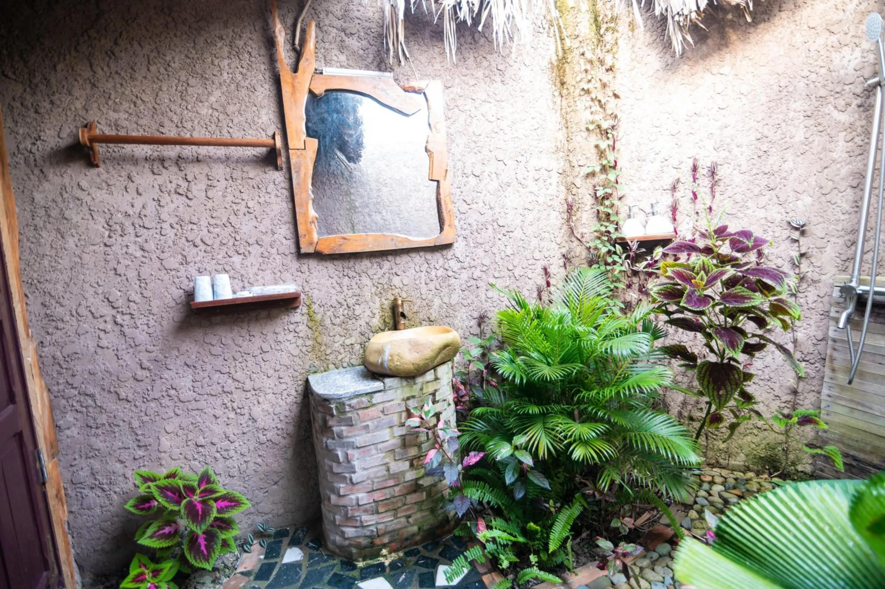 Shower in MEKONG SILT ECOLODGE